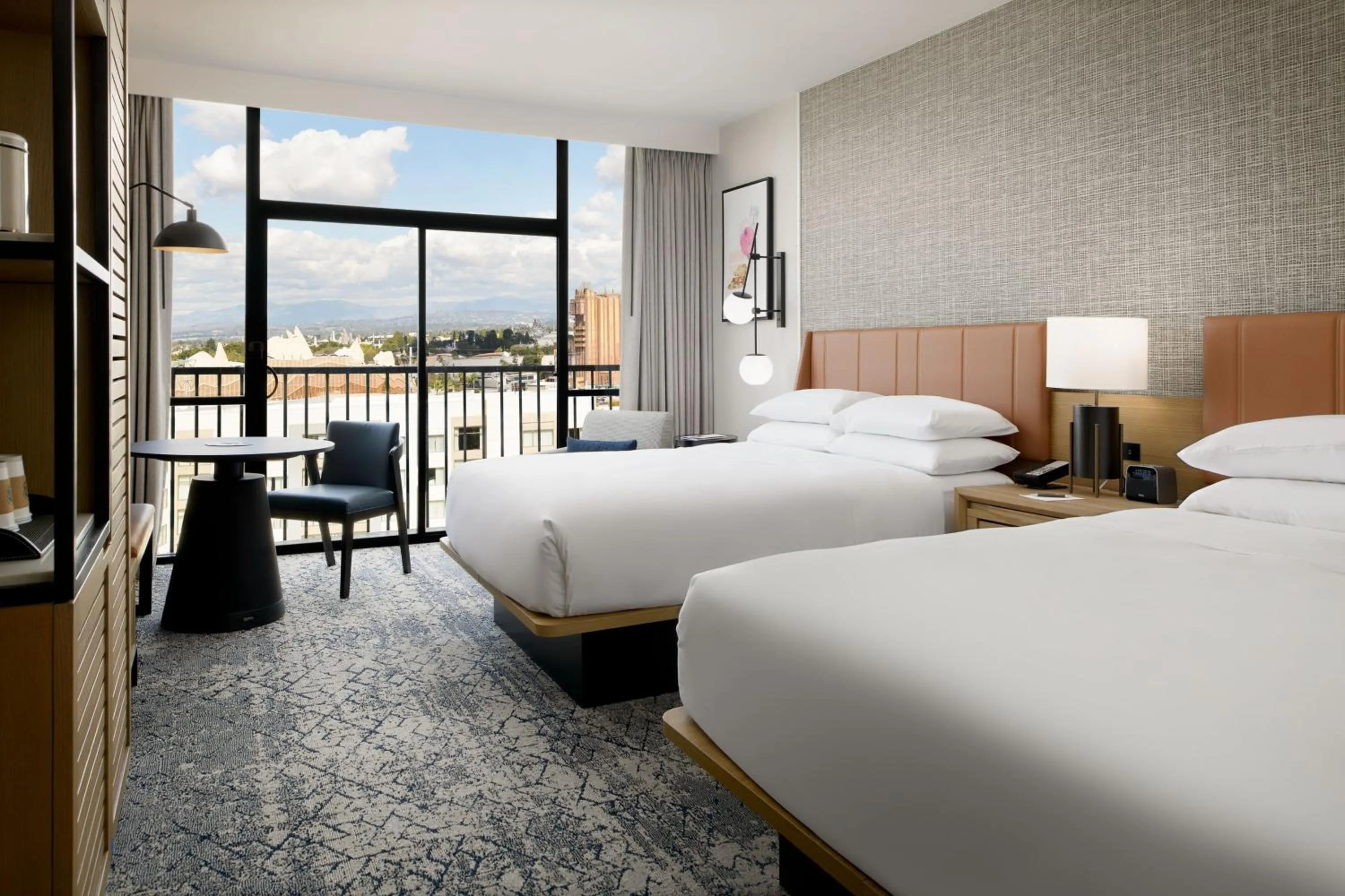 Photo of the whole room, Bed in Sheraton Park Hotel at the Anaheim Resort