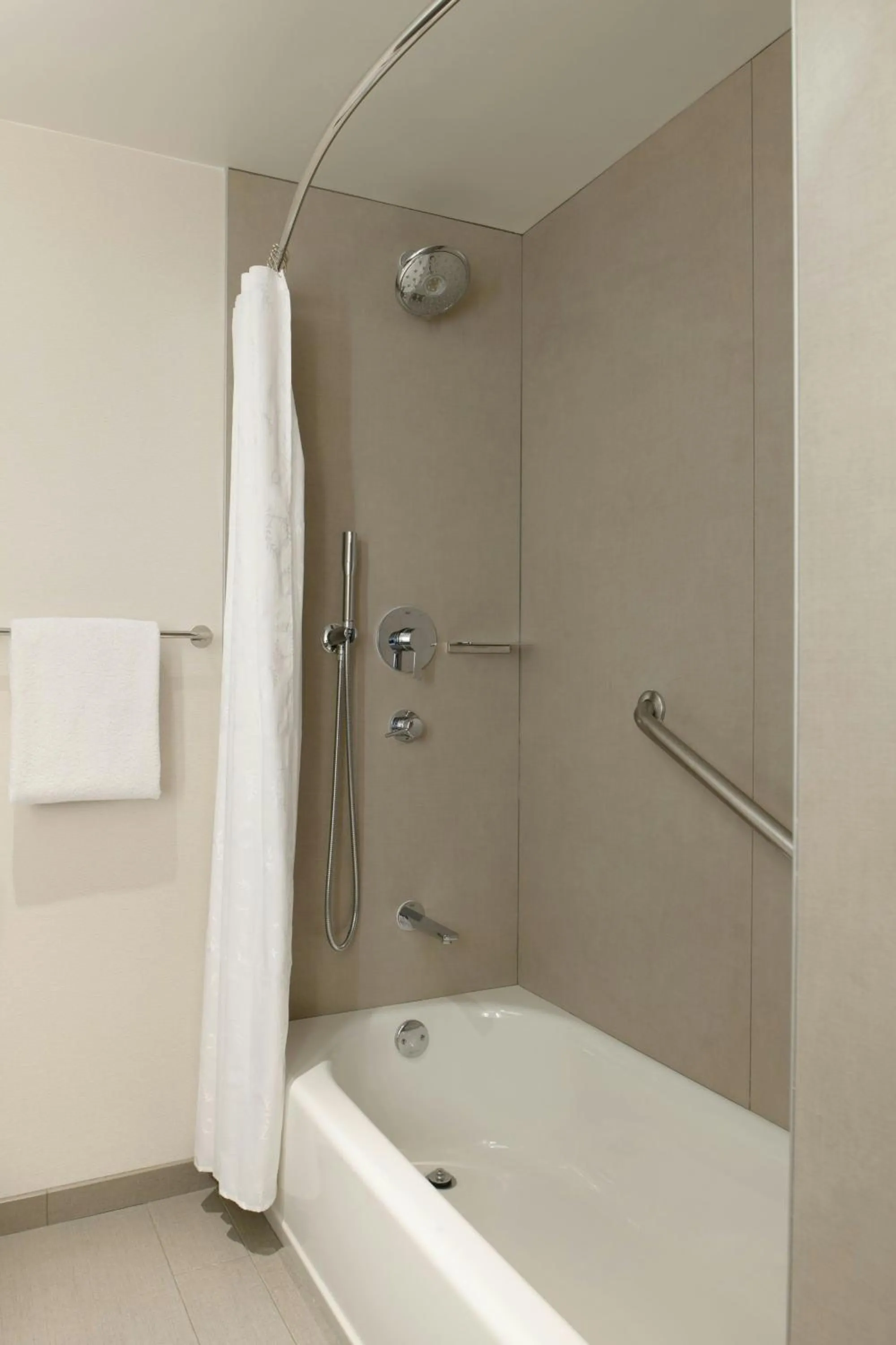 Bathroom in Sheraton Park Hotel at the Anaheim Resort