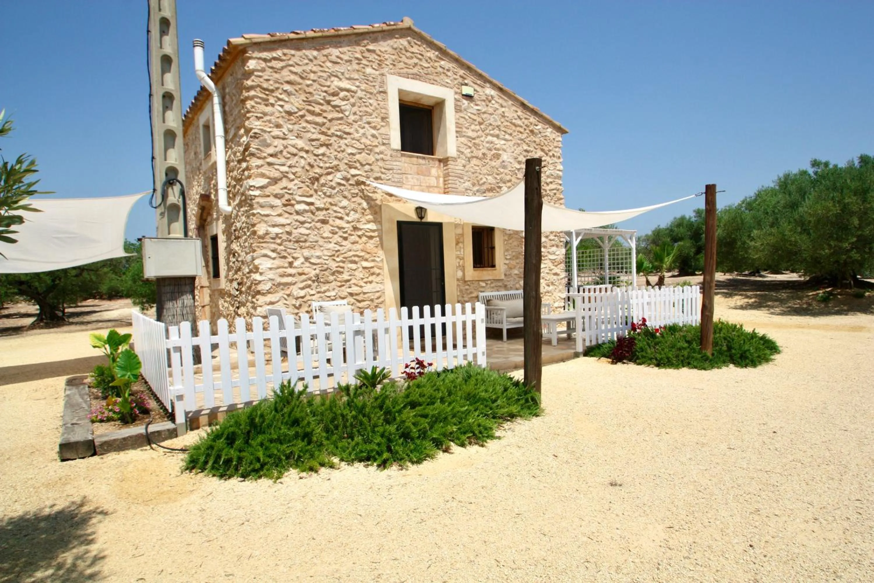 Facade/entrance in Cau d'Amor