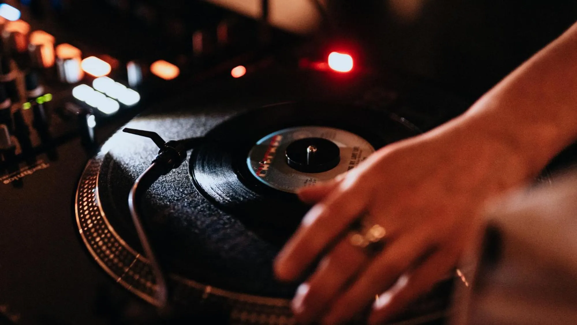 Evening entertainment in Virgin Hotels Nashville