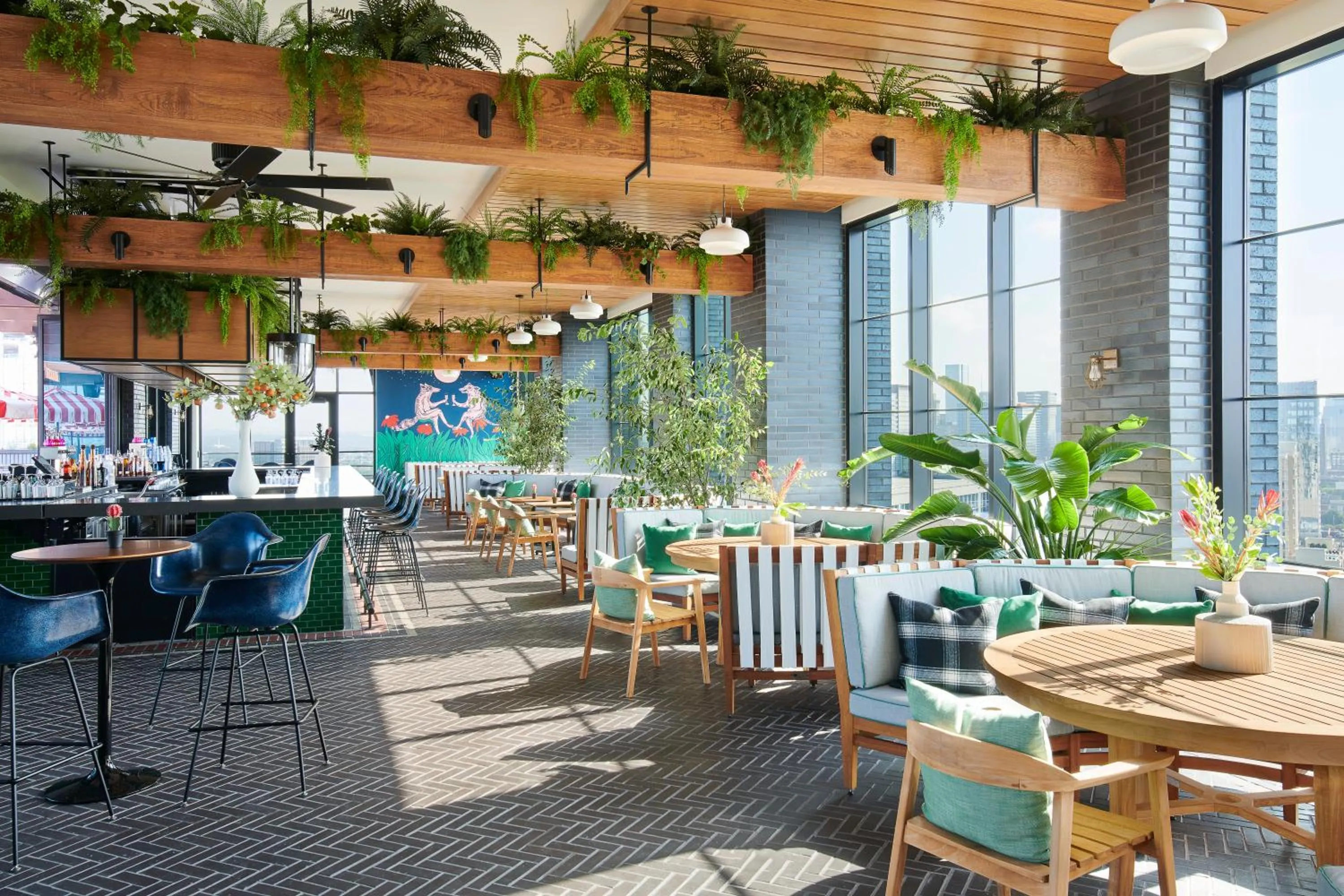 Lounge or bar in Virgin Hotels Nashville