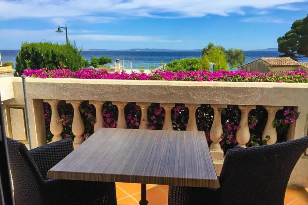 Patio in Hôtel Beau Soleil