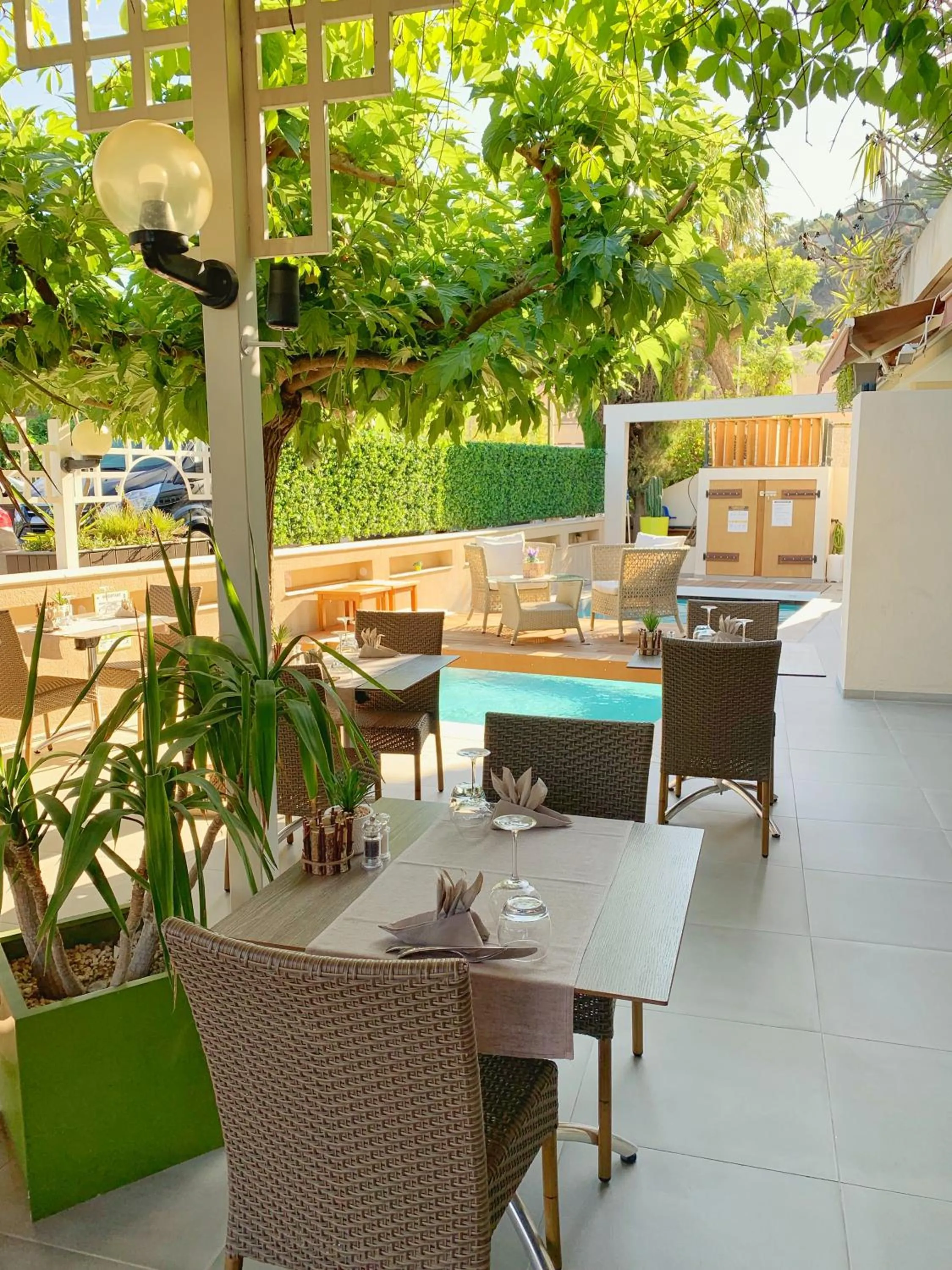 Patio in Hôtel Beau Soleil