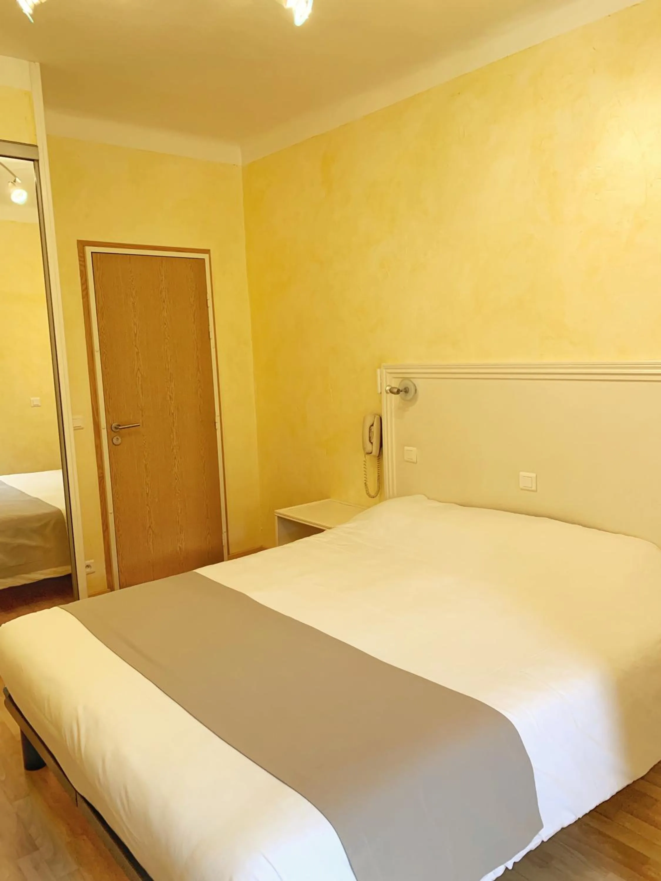 Bed in Hôtel Beau Soleil