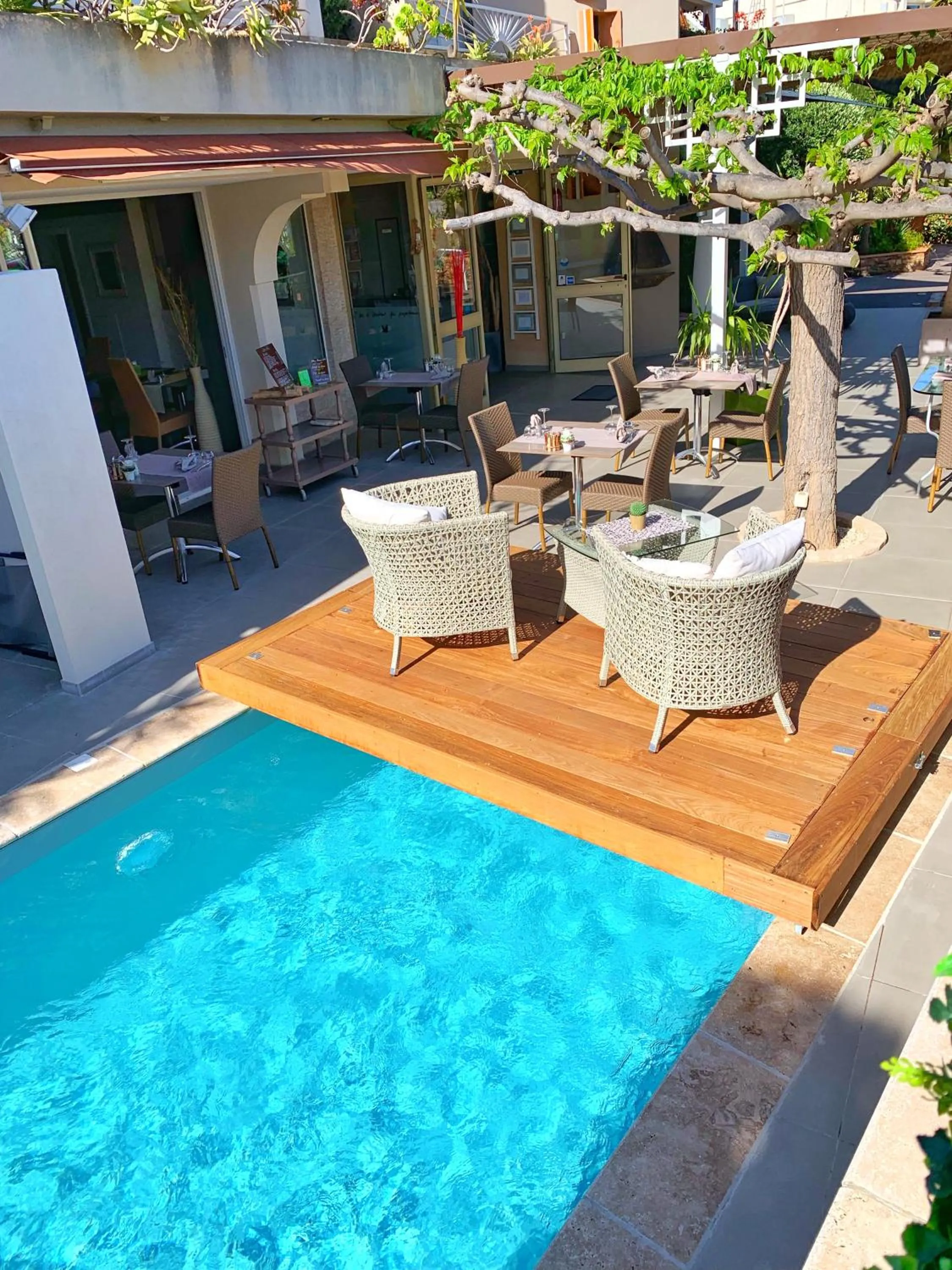 Patio in Hôtel Beau Soleil