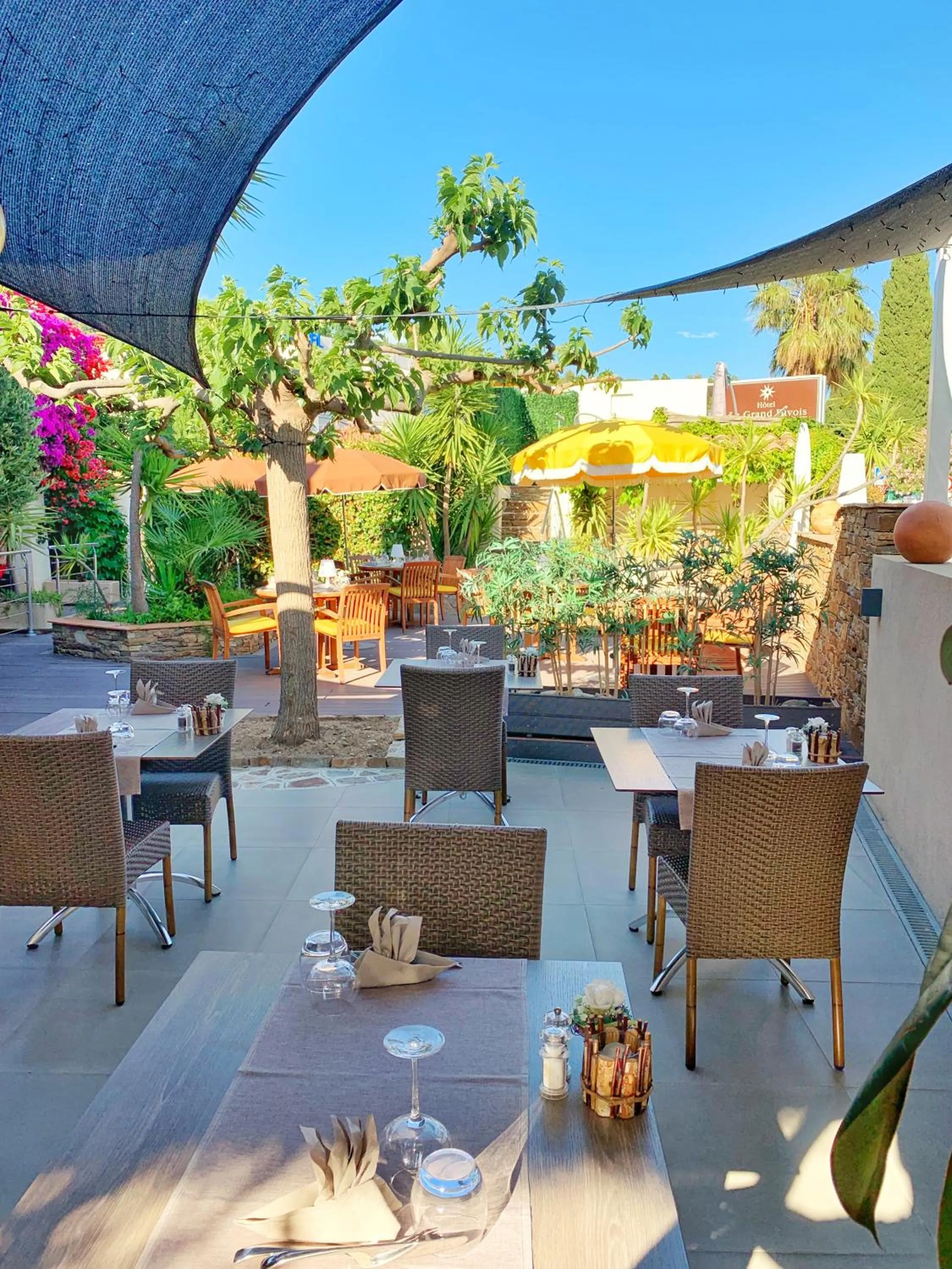 Patio in Hôtel Beau Soleil