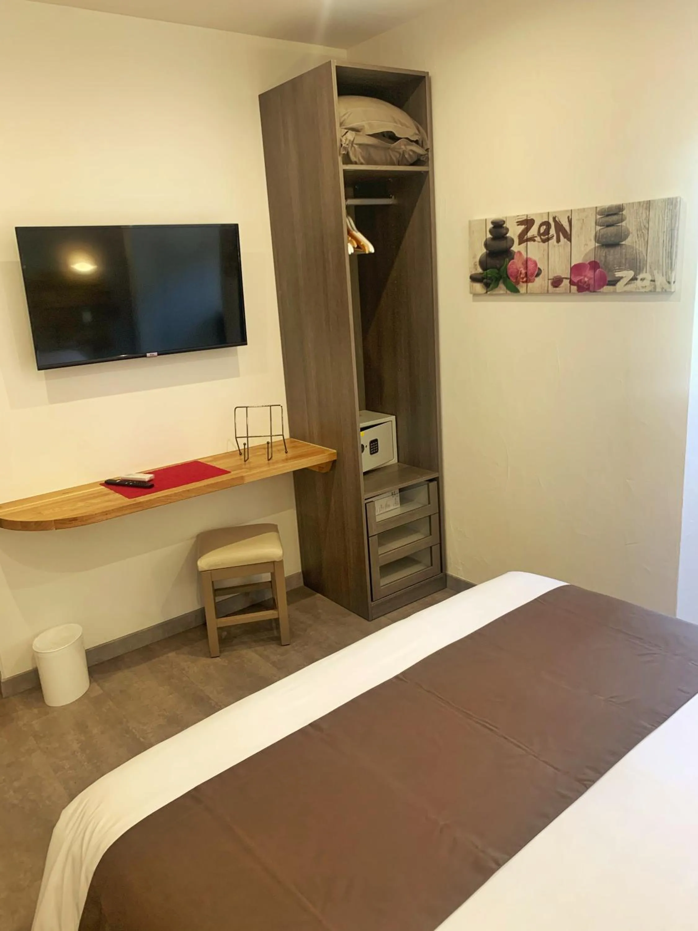 Photo of the whole room in Hôtel Beau Soleil