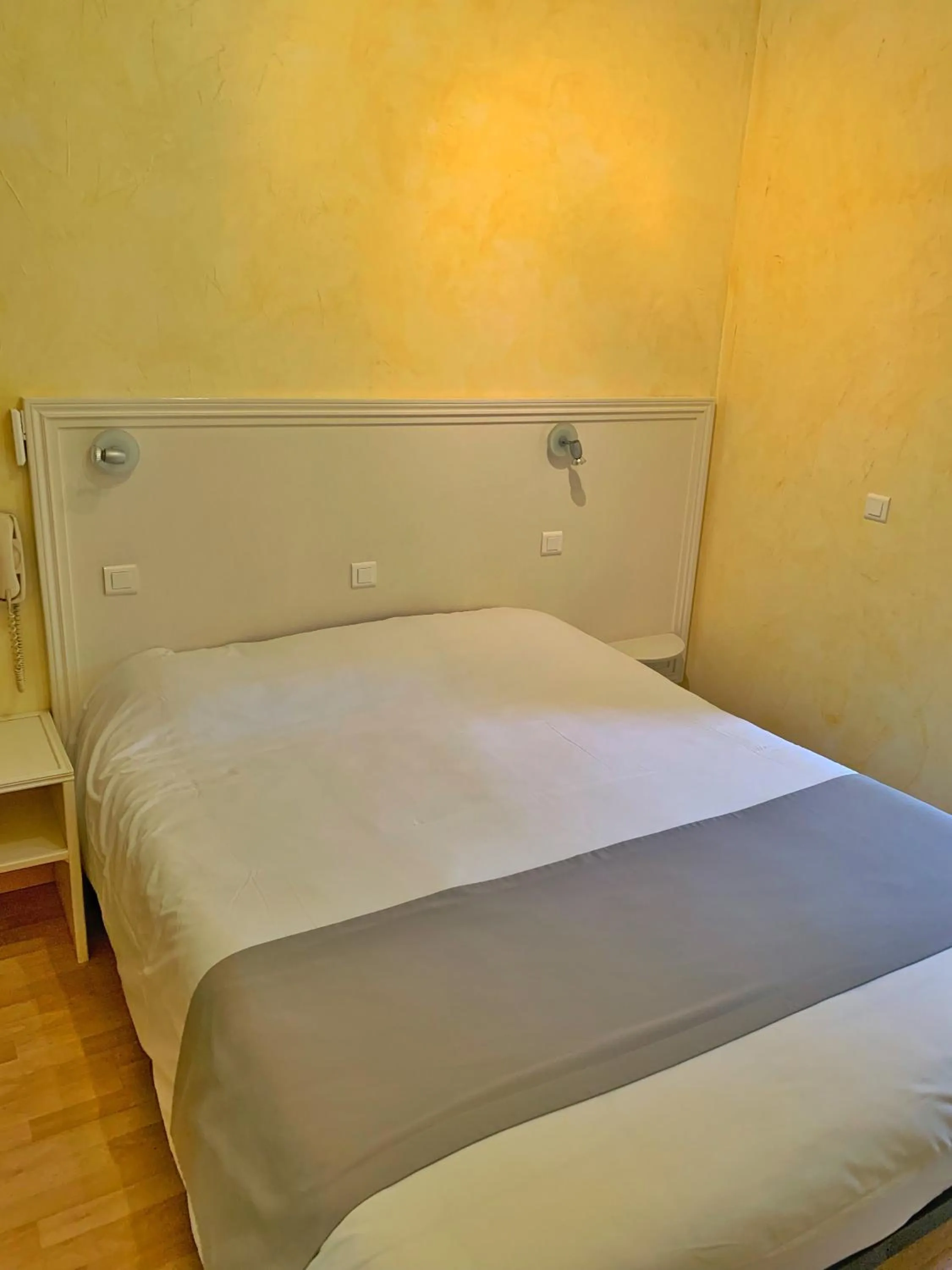 Bed in Hôtel Beau Soleil