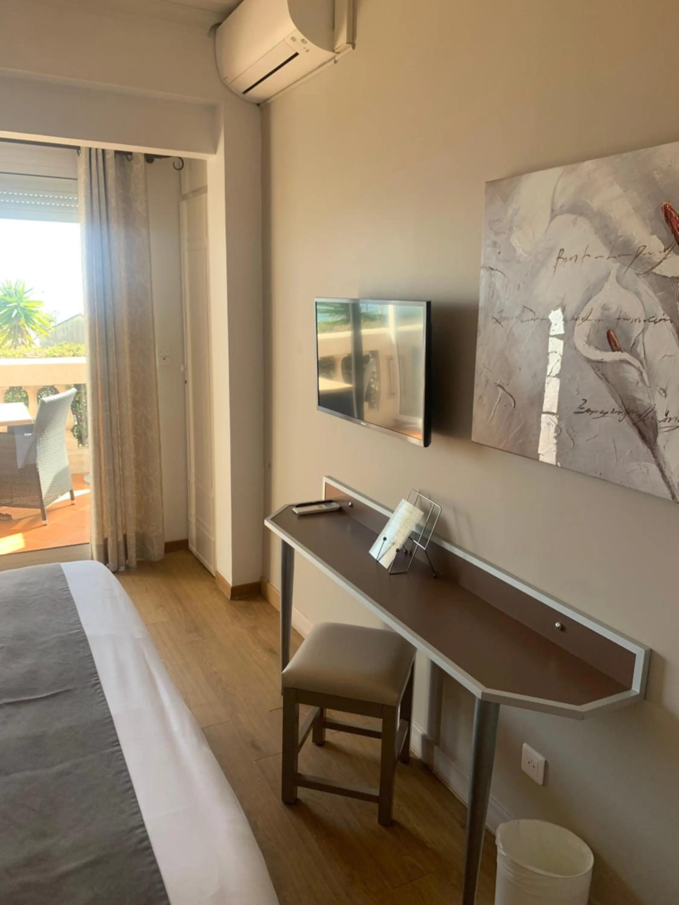 Photo of the whole room in Hôtel Beau Soleil