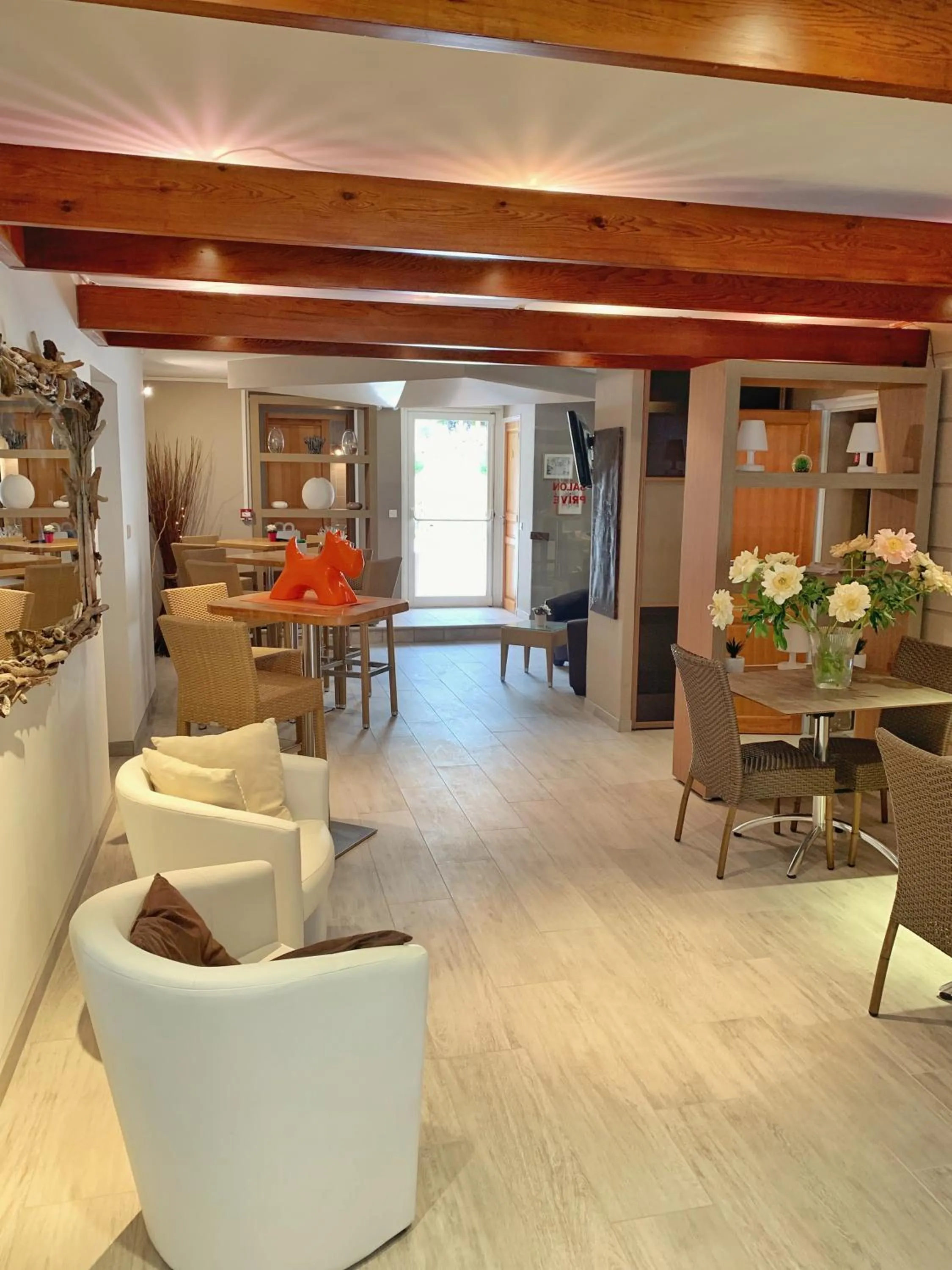 Lounge or bar in Hôtel Beau Soleil