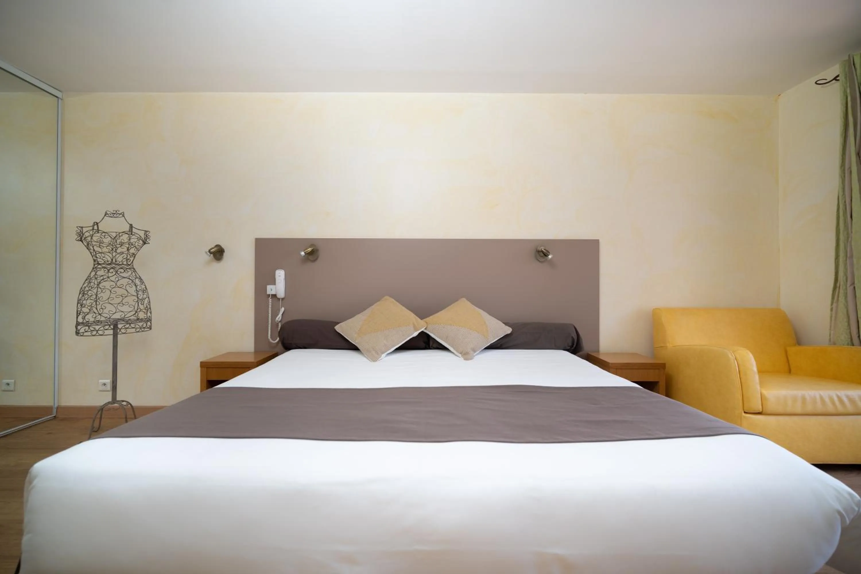 Bed in Hôtel Beau Soleil