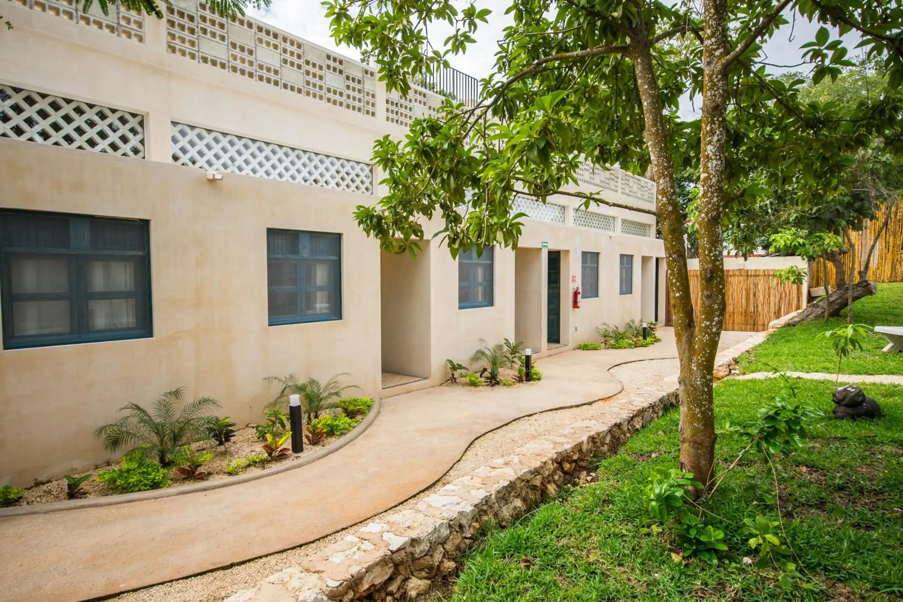 Property building in Waye Valladolid Centro - Sustainable, Authentic Experiences & Pet Friendly Boutique Hotel Property building in Waye Valladolid Centro - Sustainable, Authentic Experiences & Pet Friendly Boutique Hotel