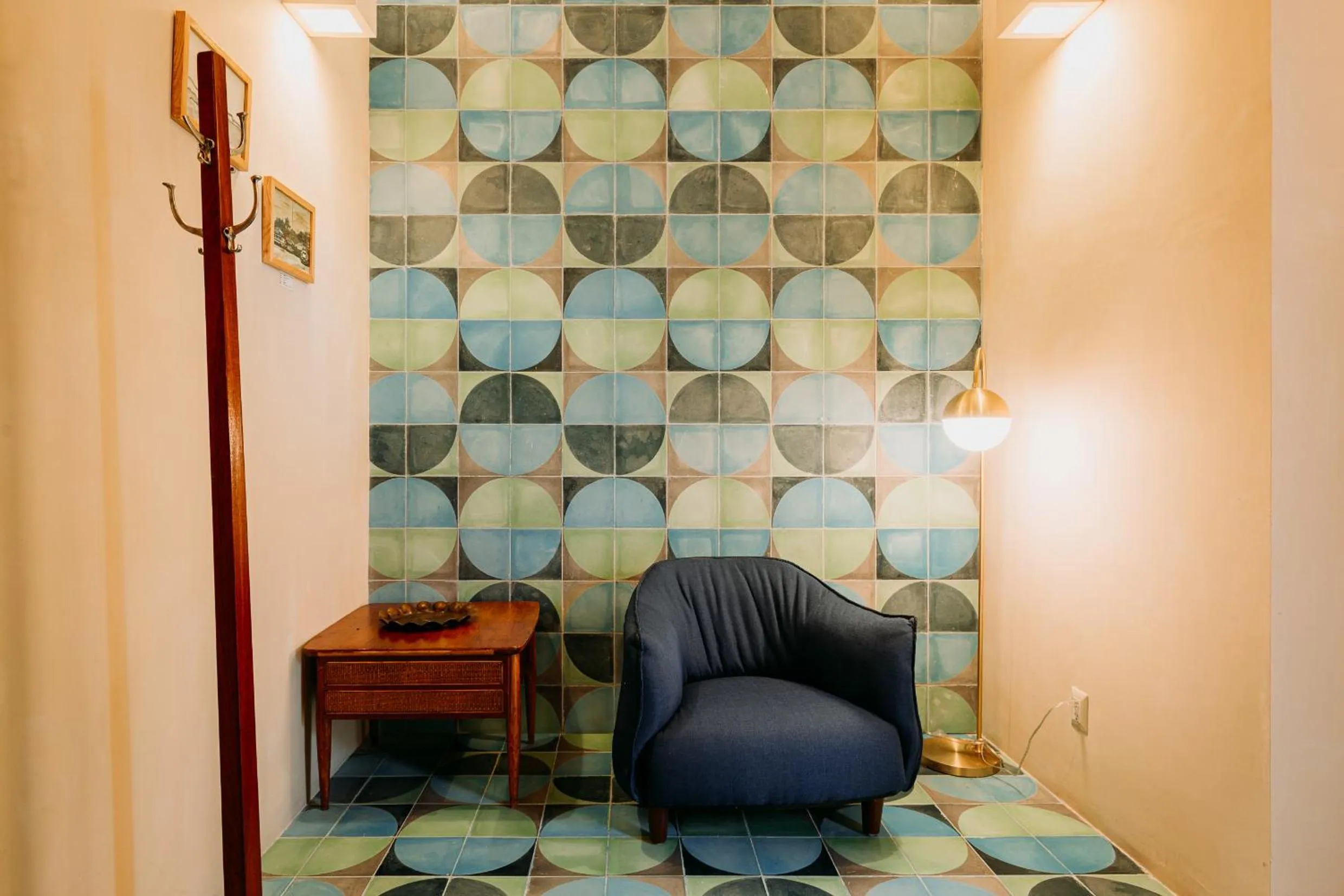 Living room in Waye Valladolid Centro - Sustainable, Authentic Experiences & Pet Friendly Boutique Hotel