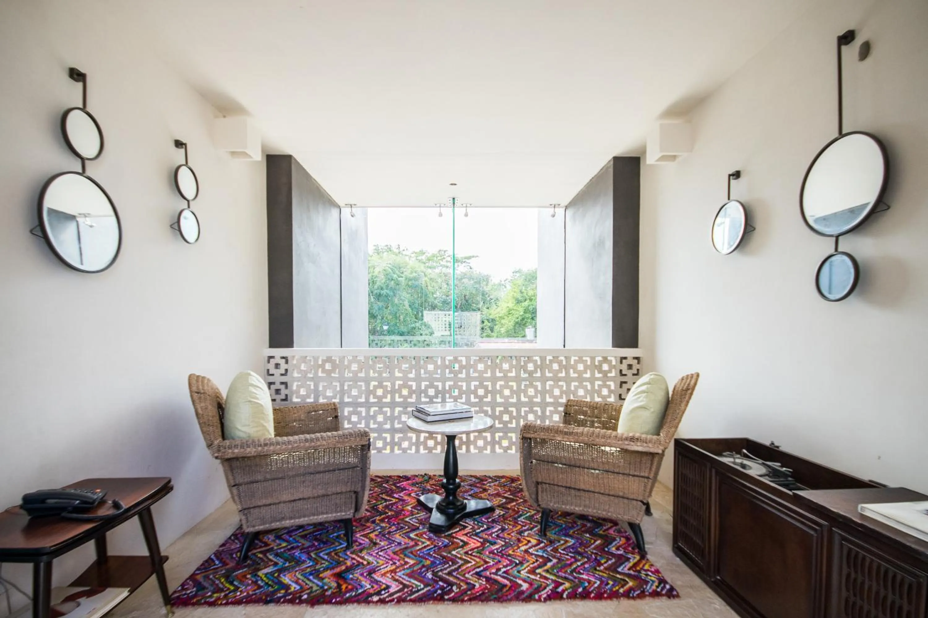 Living room in Waye Valladolid Centro - Sustainable, Authentic Experiences & Pet Friendly Boutique Hotel