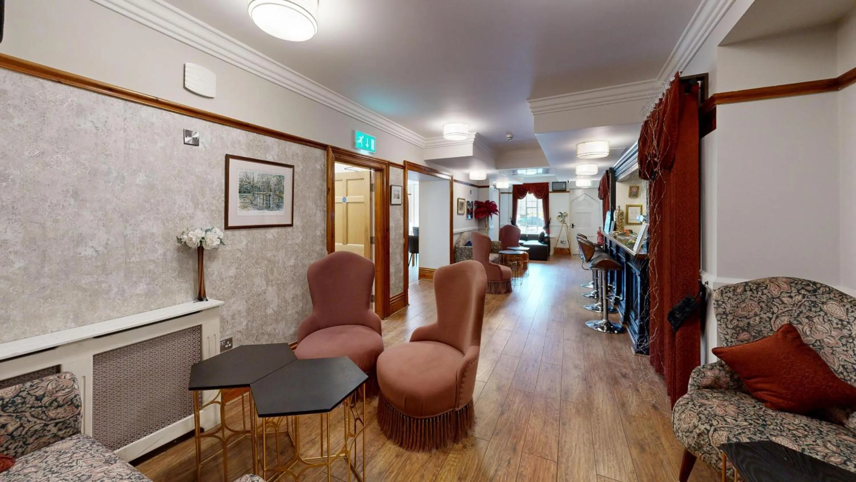 Lounge or bar in High Tor Hotel