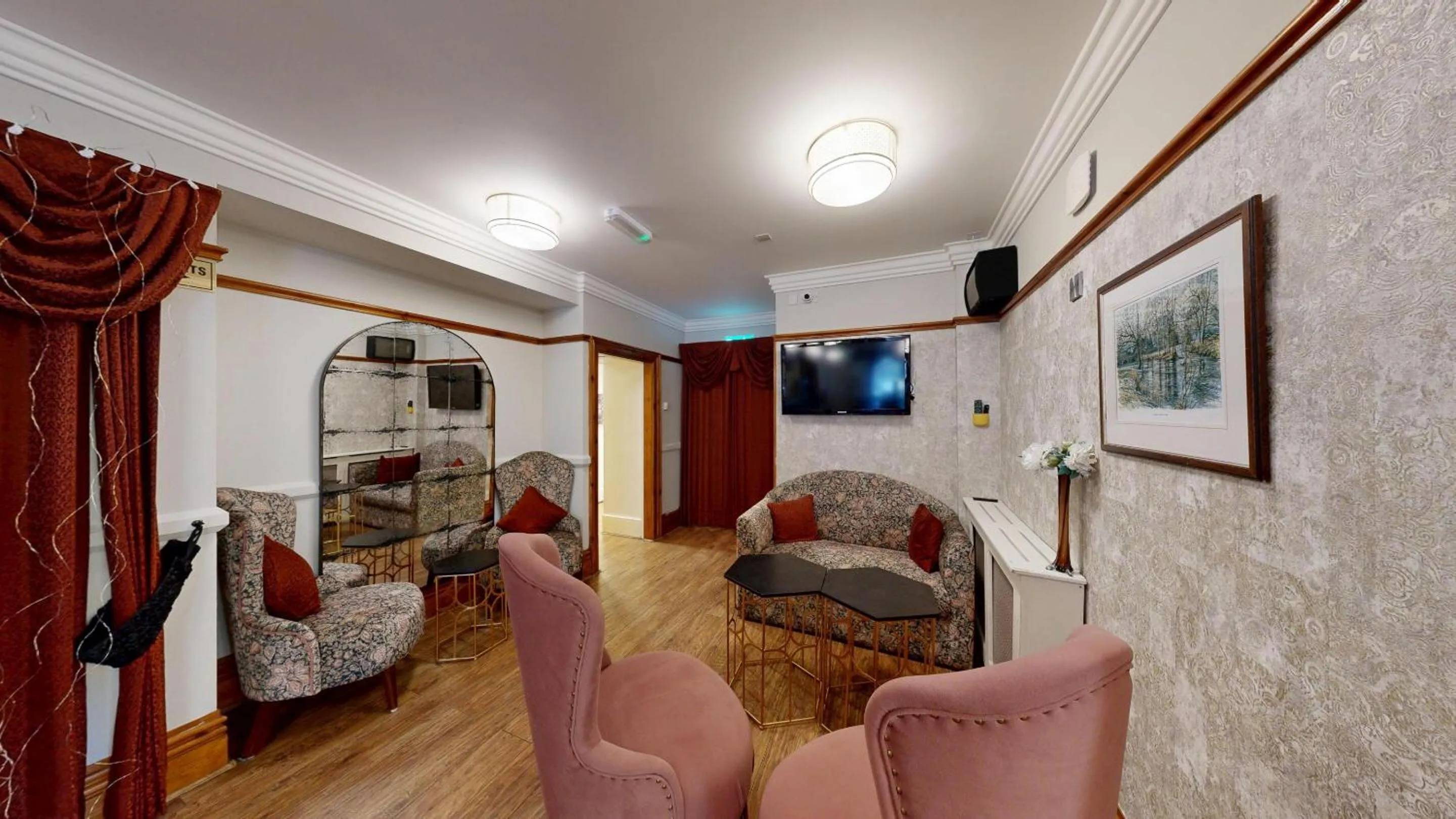 Lounge or bar in High Tor Hotel