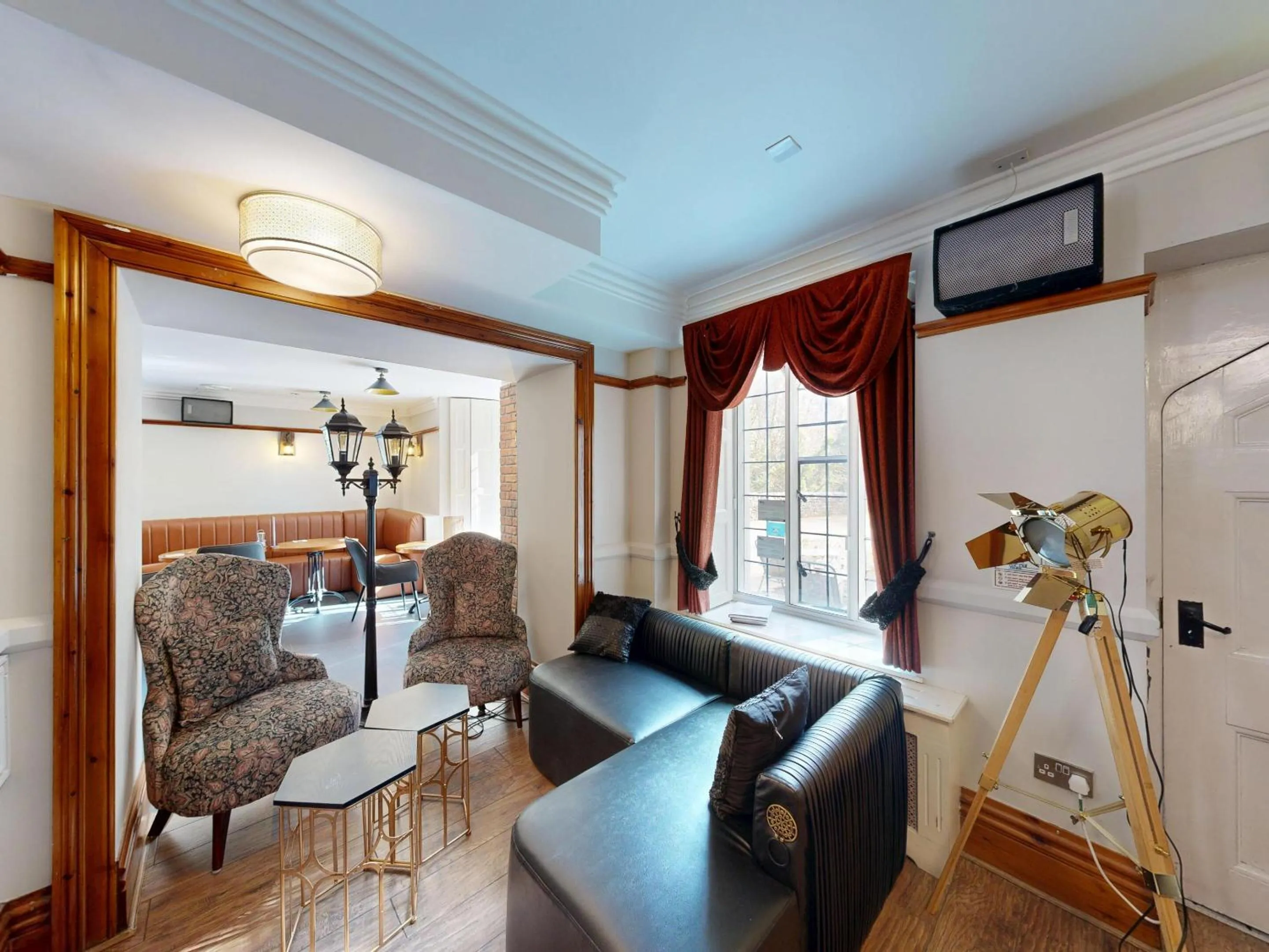 Lounge or bar in High Tor Hotel