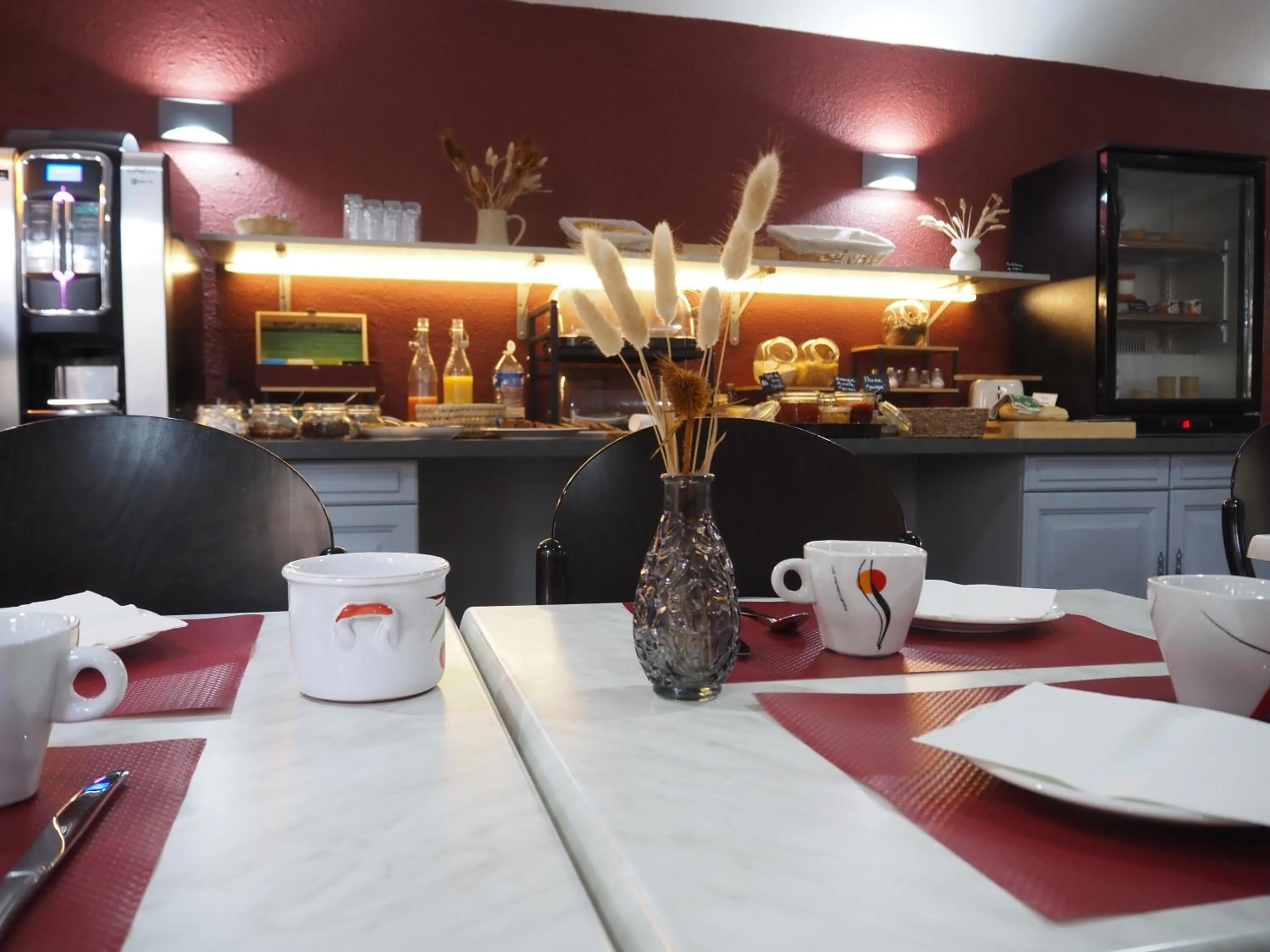 Breakfast in Hôtel Saint Jean