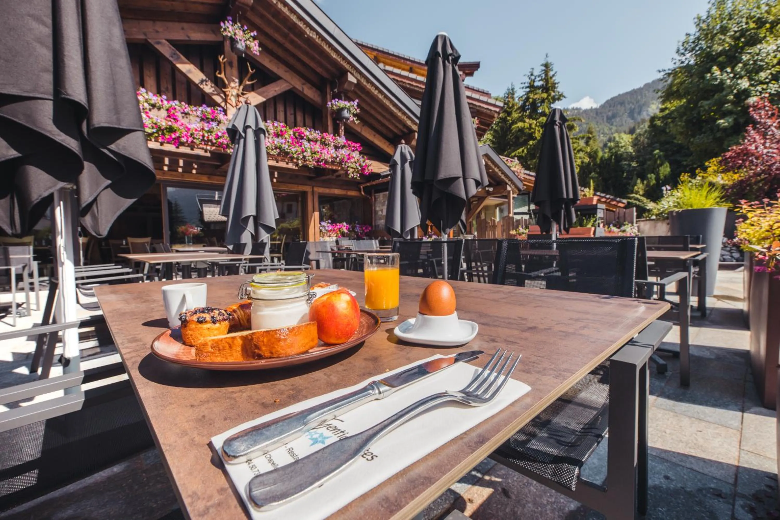 Food and drinks in Les Gentianettes Hotel & Spa