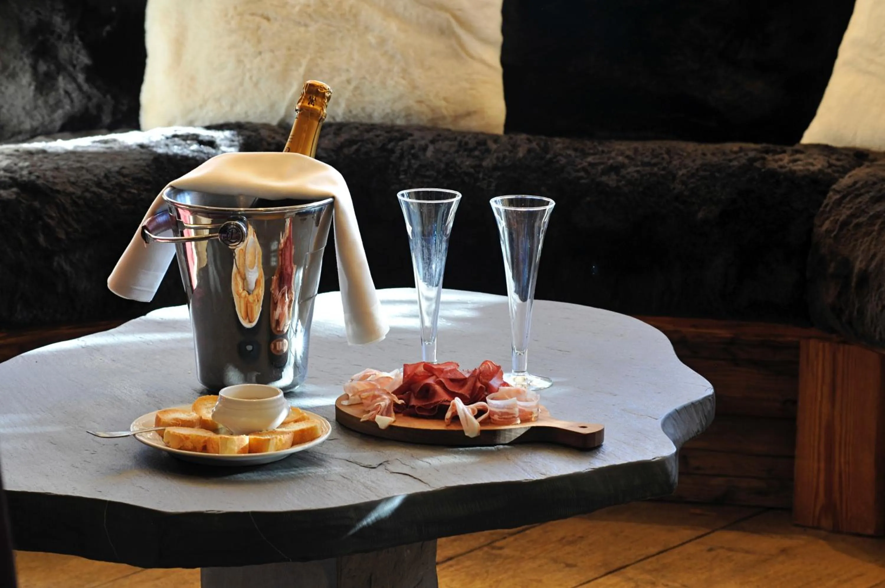 Lounge or bar in Les Gentianettes Hotel & Spa