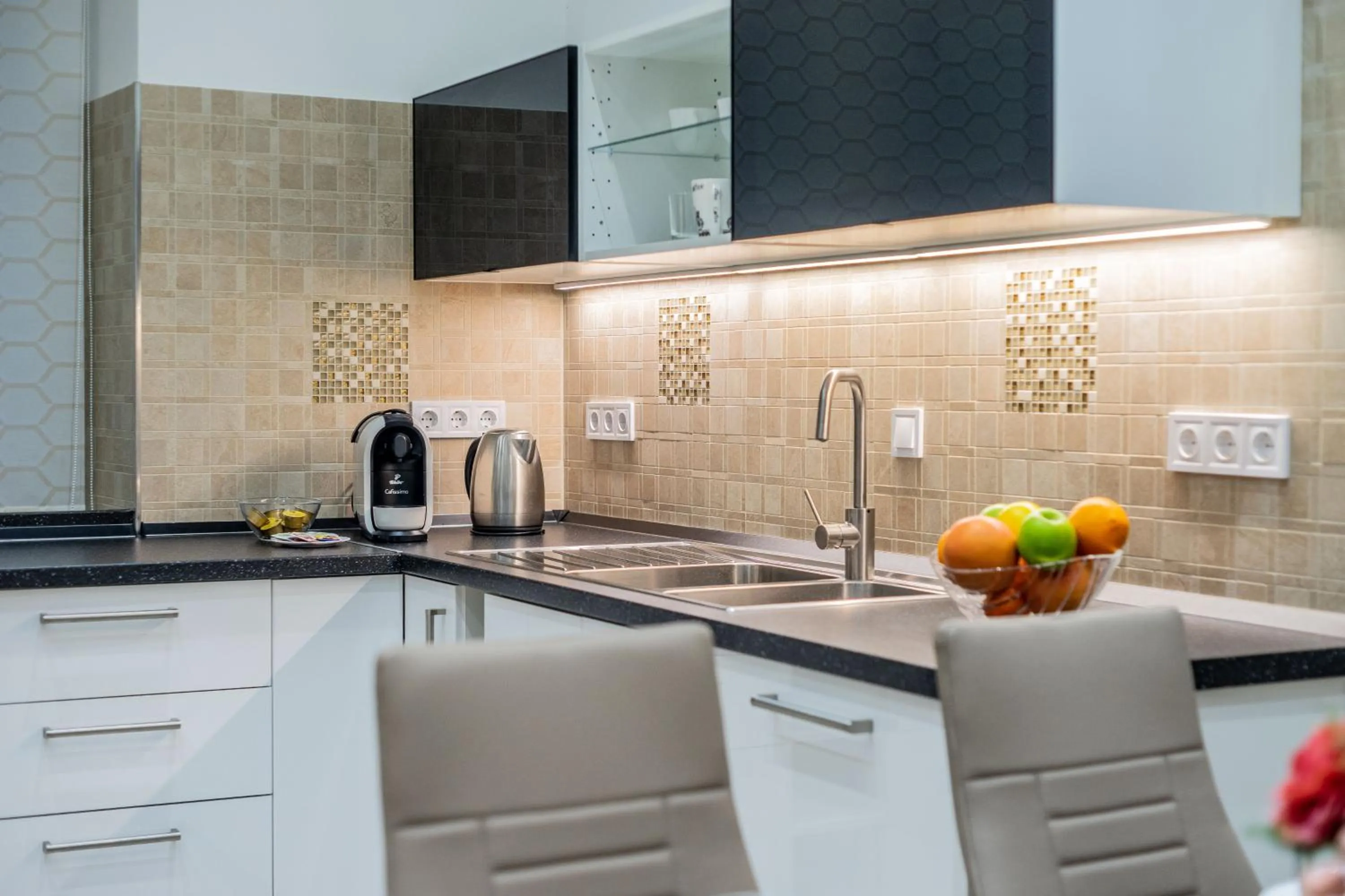 Communal kitchen in Global Suites Budapest