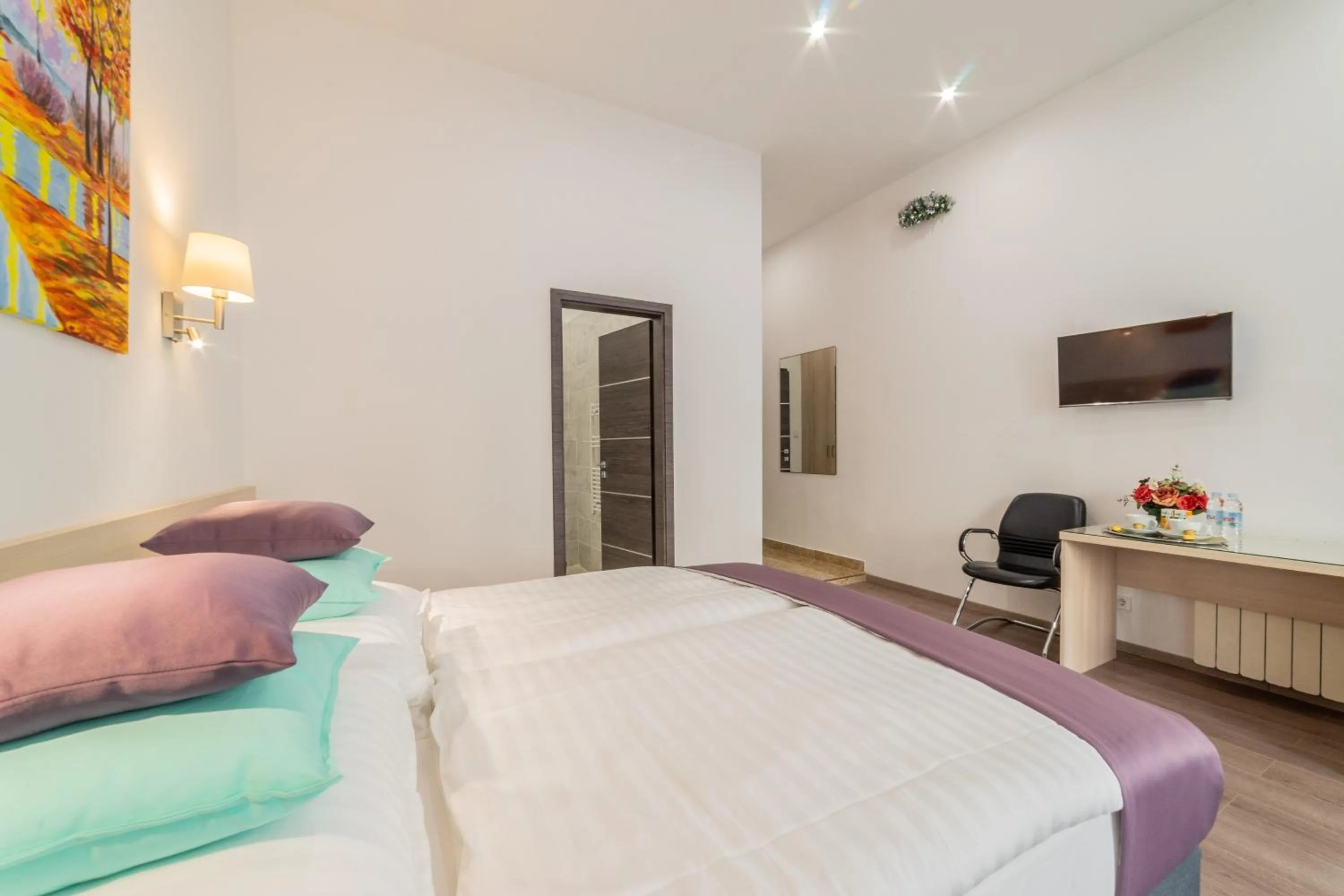 Photo of the whole room, Bed in Global Suites Budapest