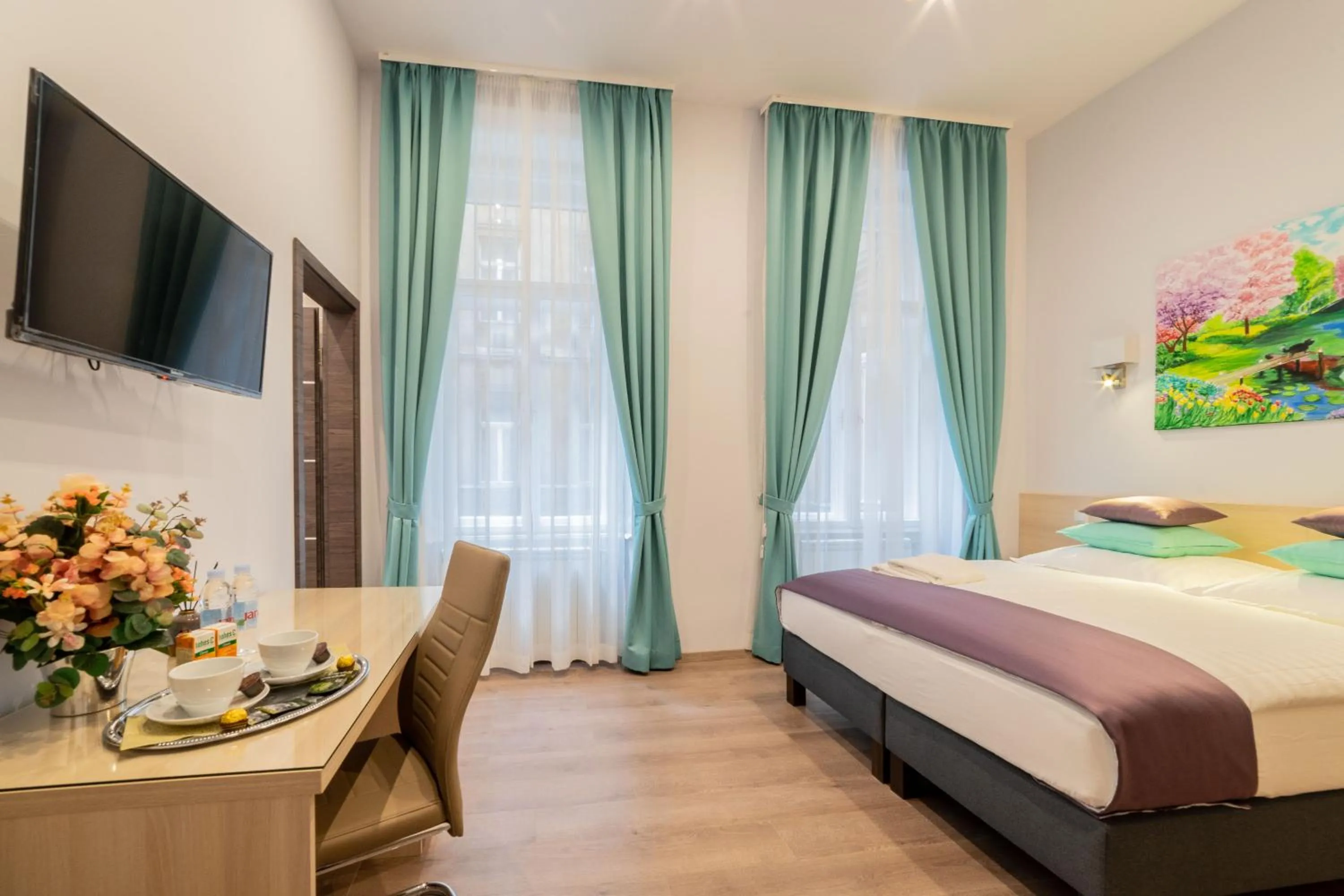 Photo of the whole room, Bed in Global Suites Budapest