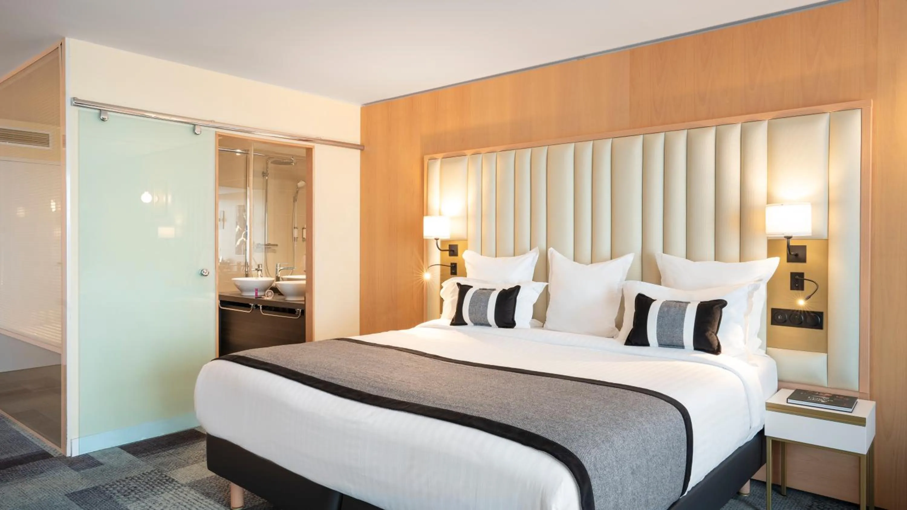 Photo of the whole room, Bed in Residhome Suites Paris Sénart