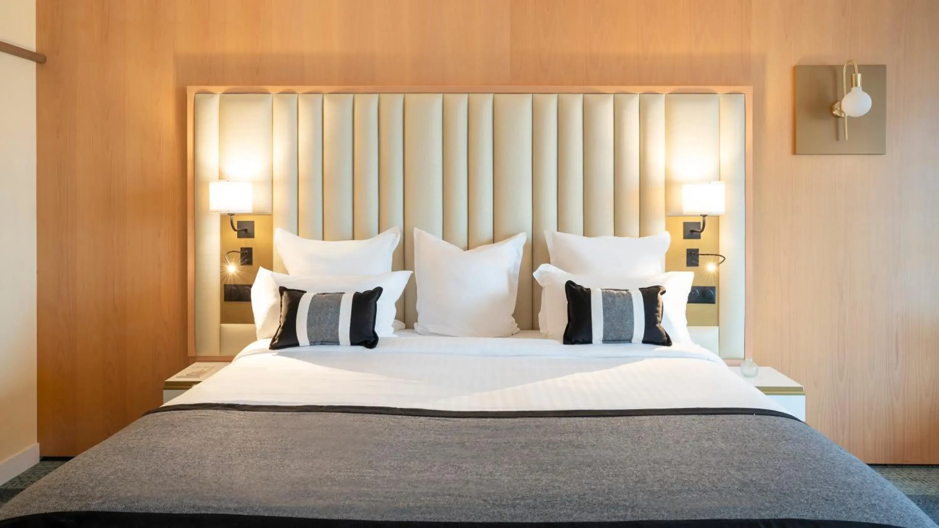 Property building, Bed in Residhome Suites Paris Sénart Property building, Bed in Residhome Suites Paris Sénart