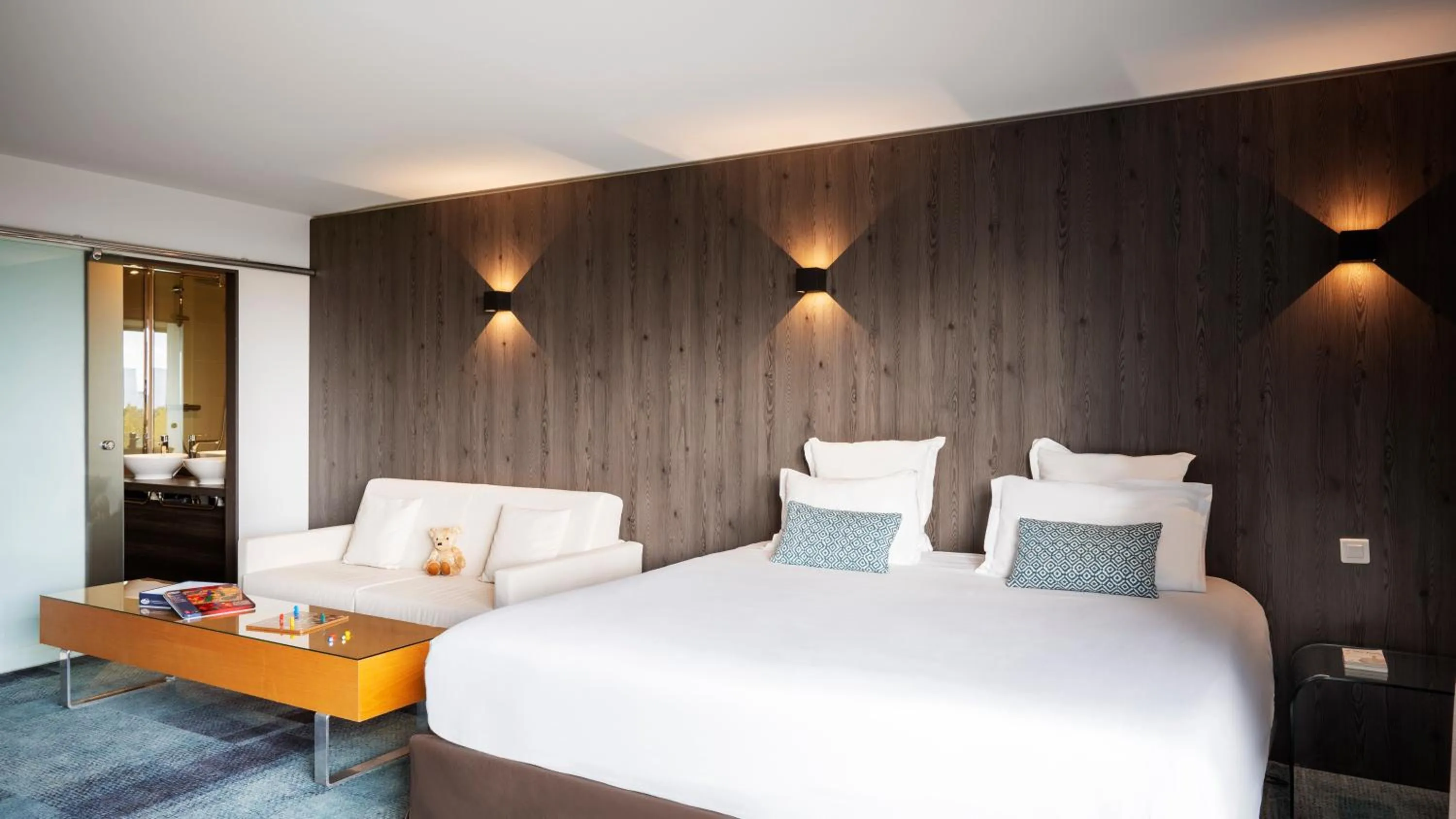 Bedroom, Bed in Residhome Suites Paris Sénart