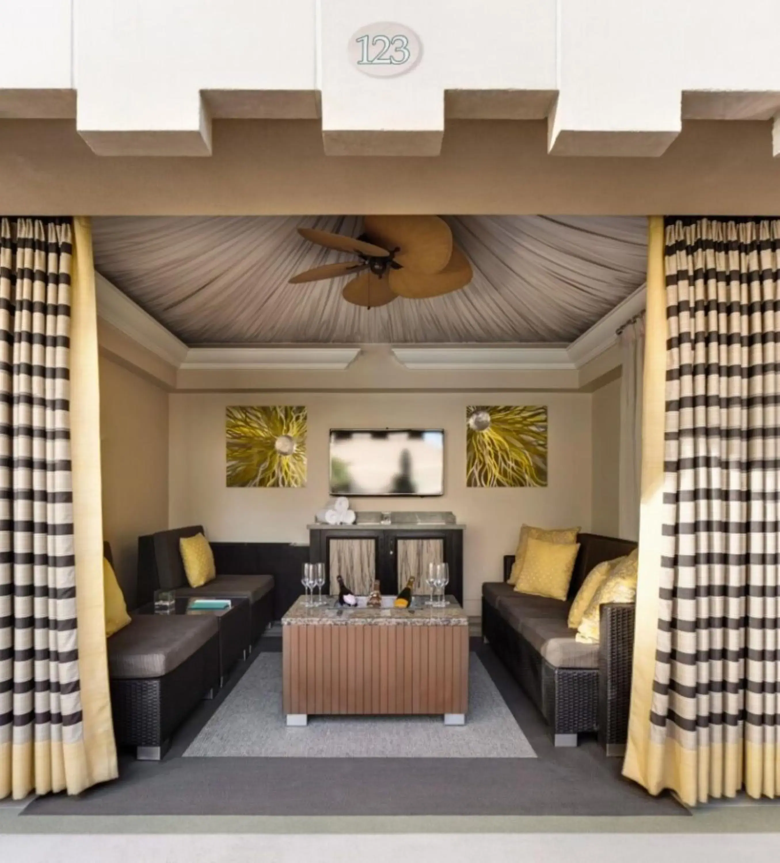 Swimming pool in The Palazzo at The Venetian® Swimming pool in The Palazzo at The Venetian®