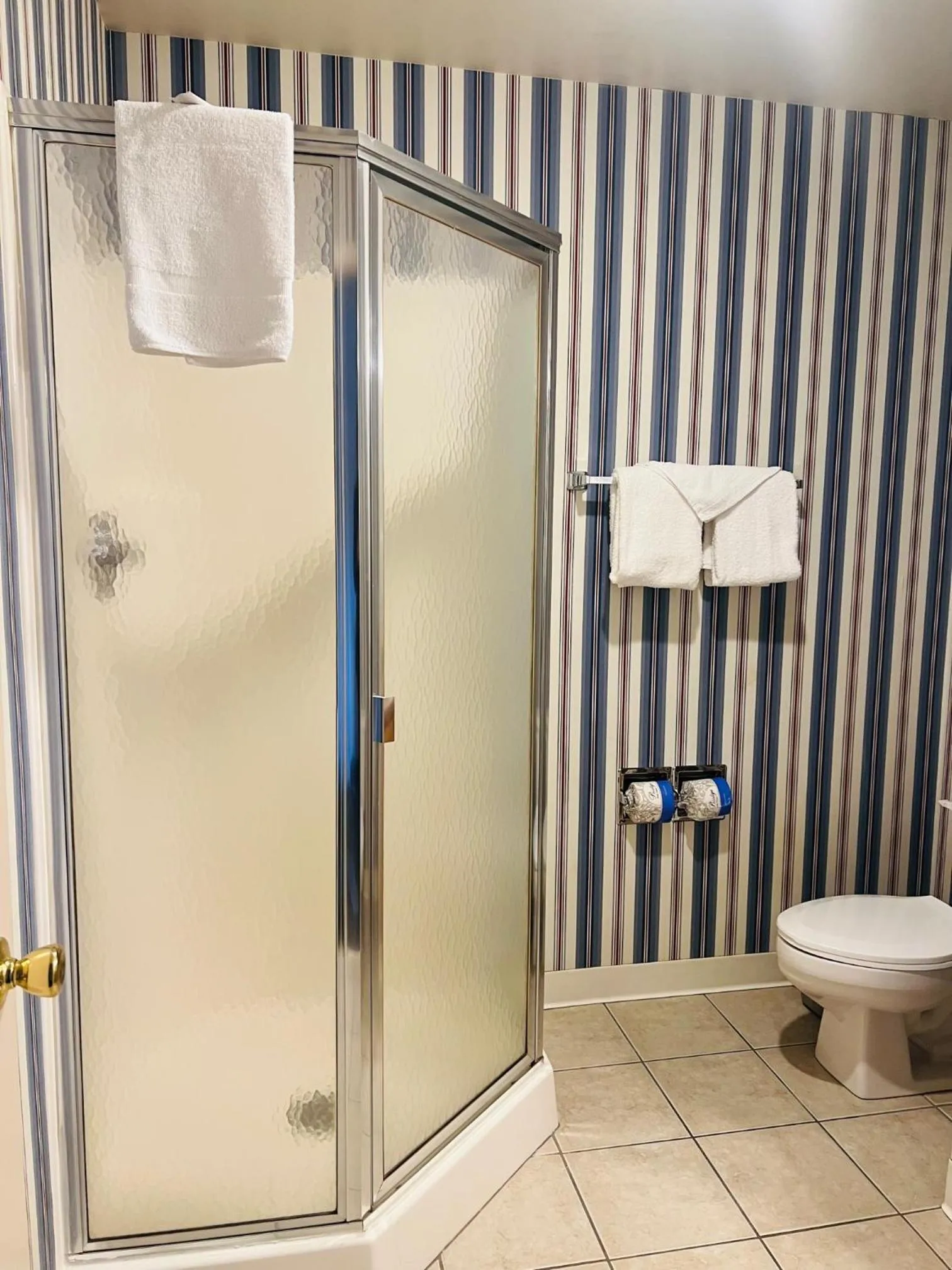 Shower in America's Best Value Inn Sandpoint