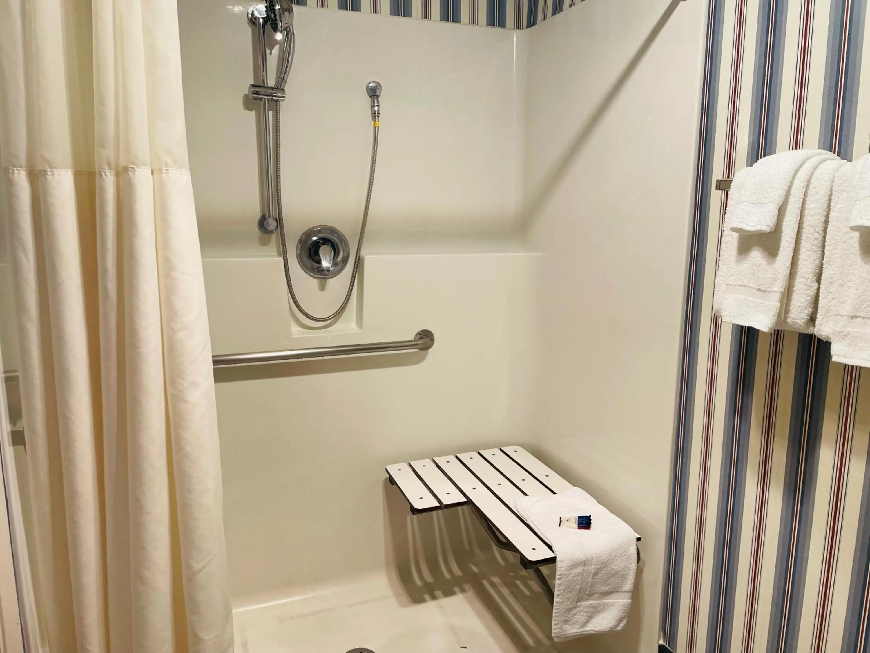 Bathroom in America's Best Value Inn Sandpoint