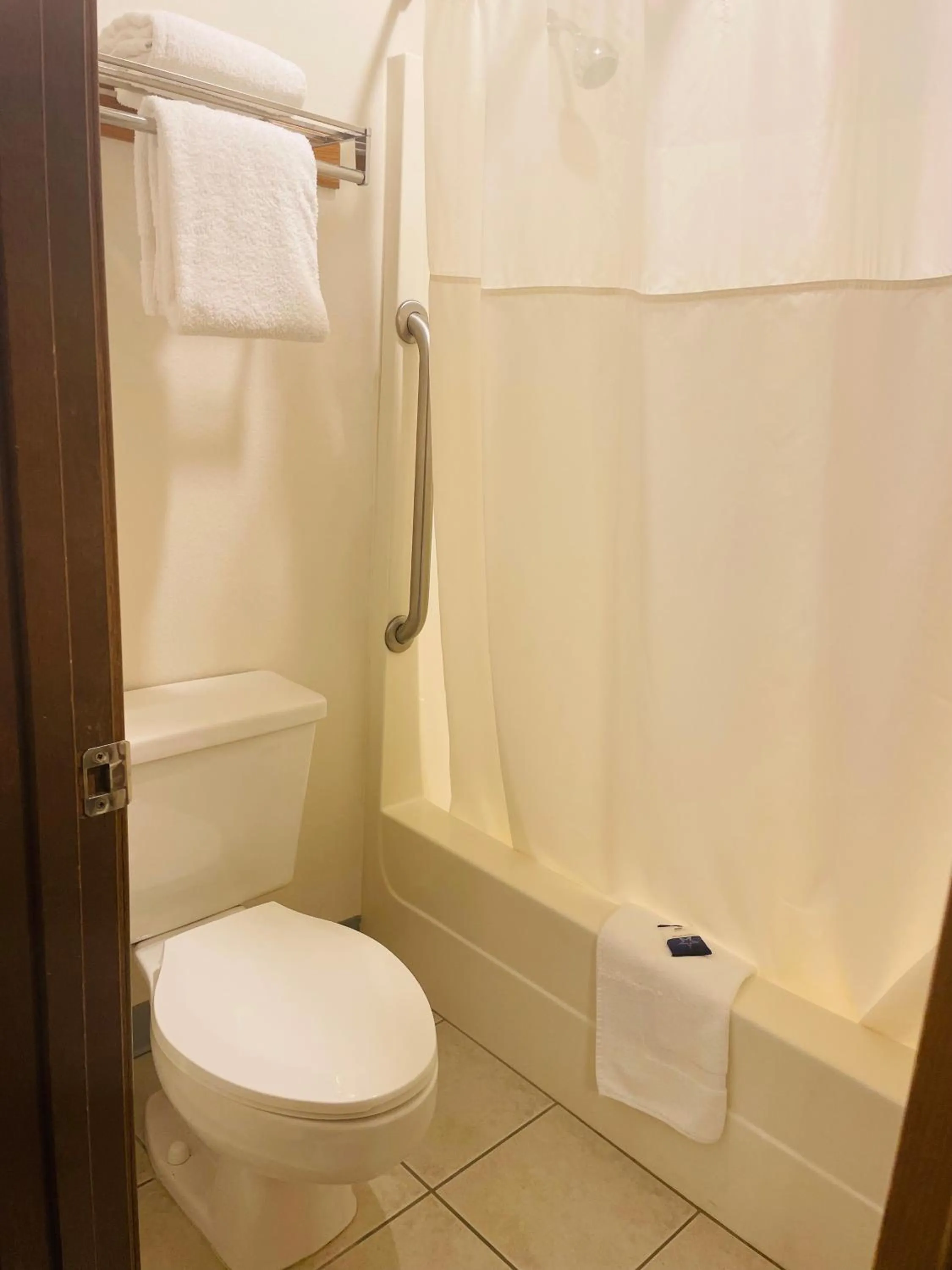 Bathroom in America's Best Value Inn Sandpoint