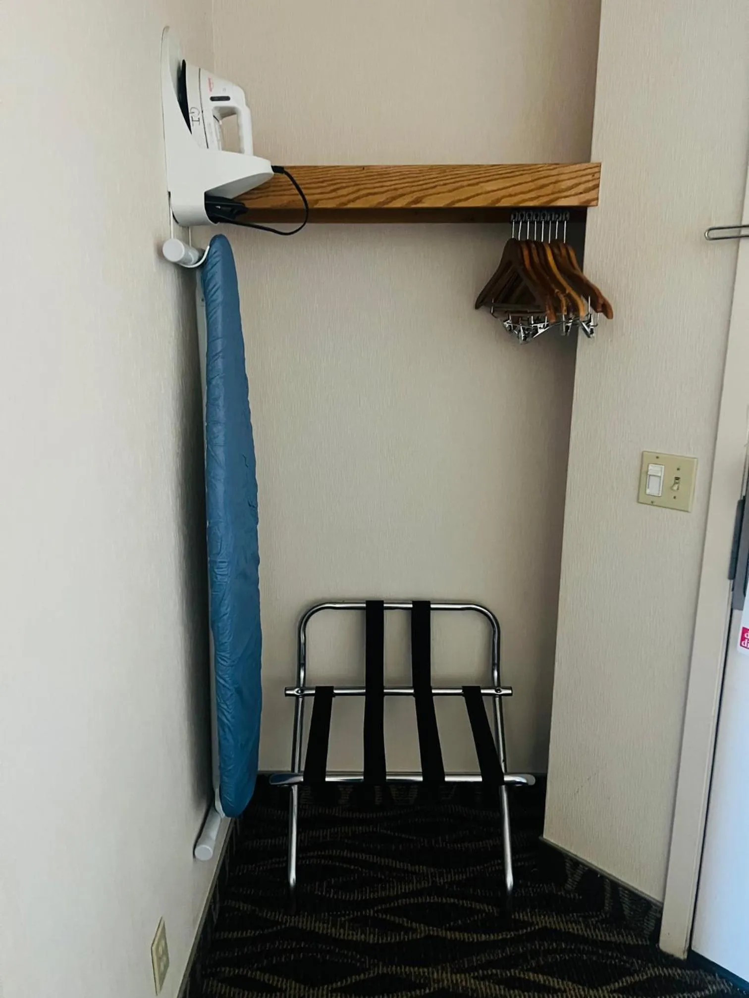 furniture in America's Best Value Inn Sandpoint