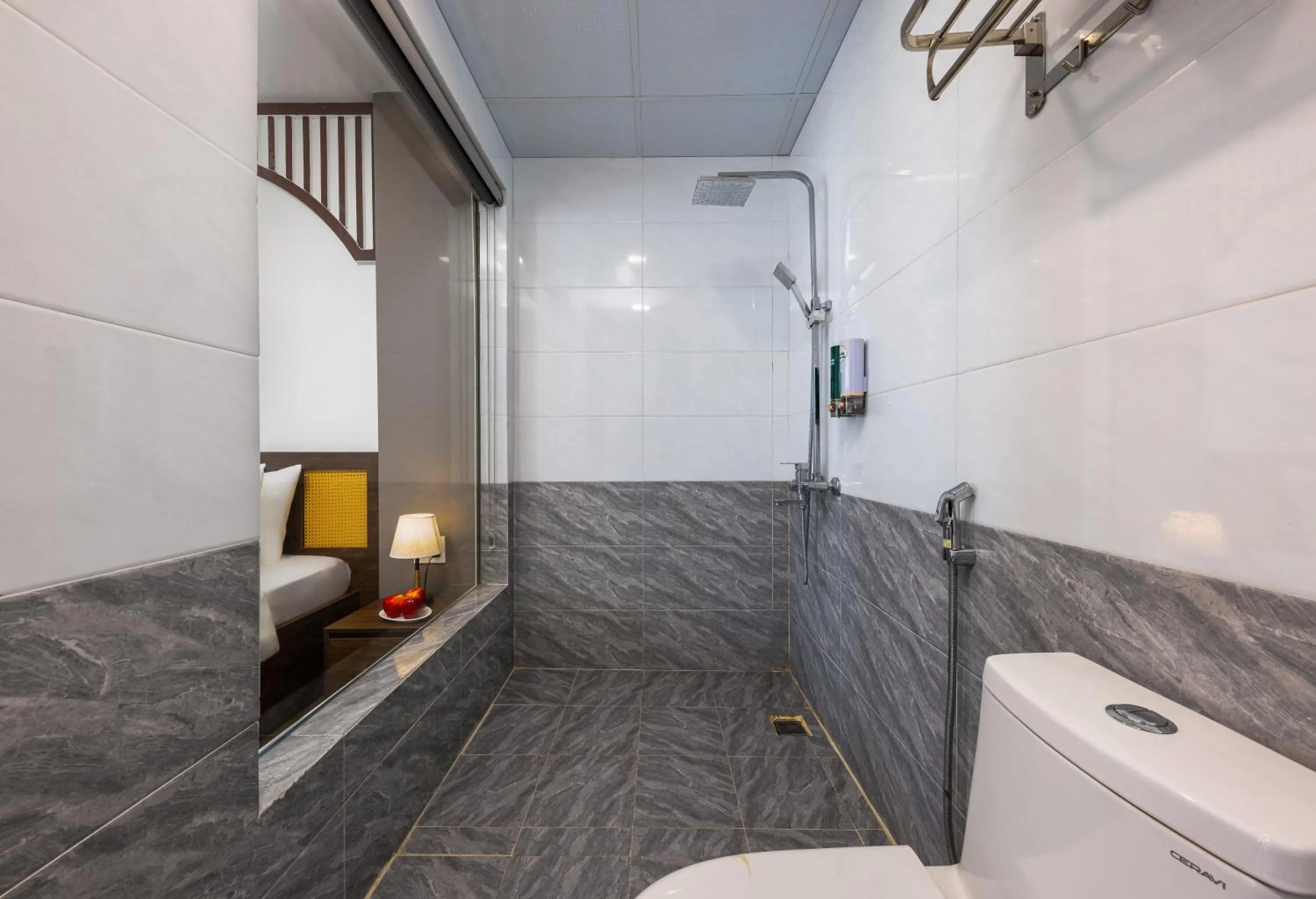 Shower in Cat Ba Green Pearl Hotel