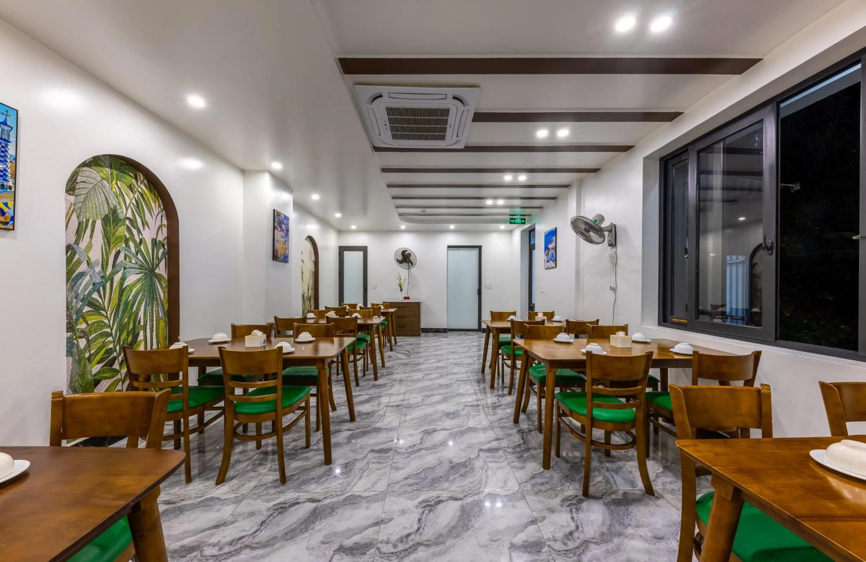 Restaurant/places to eat in Cat Ba Green Pearl Hotel