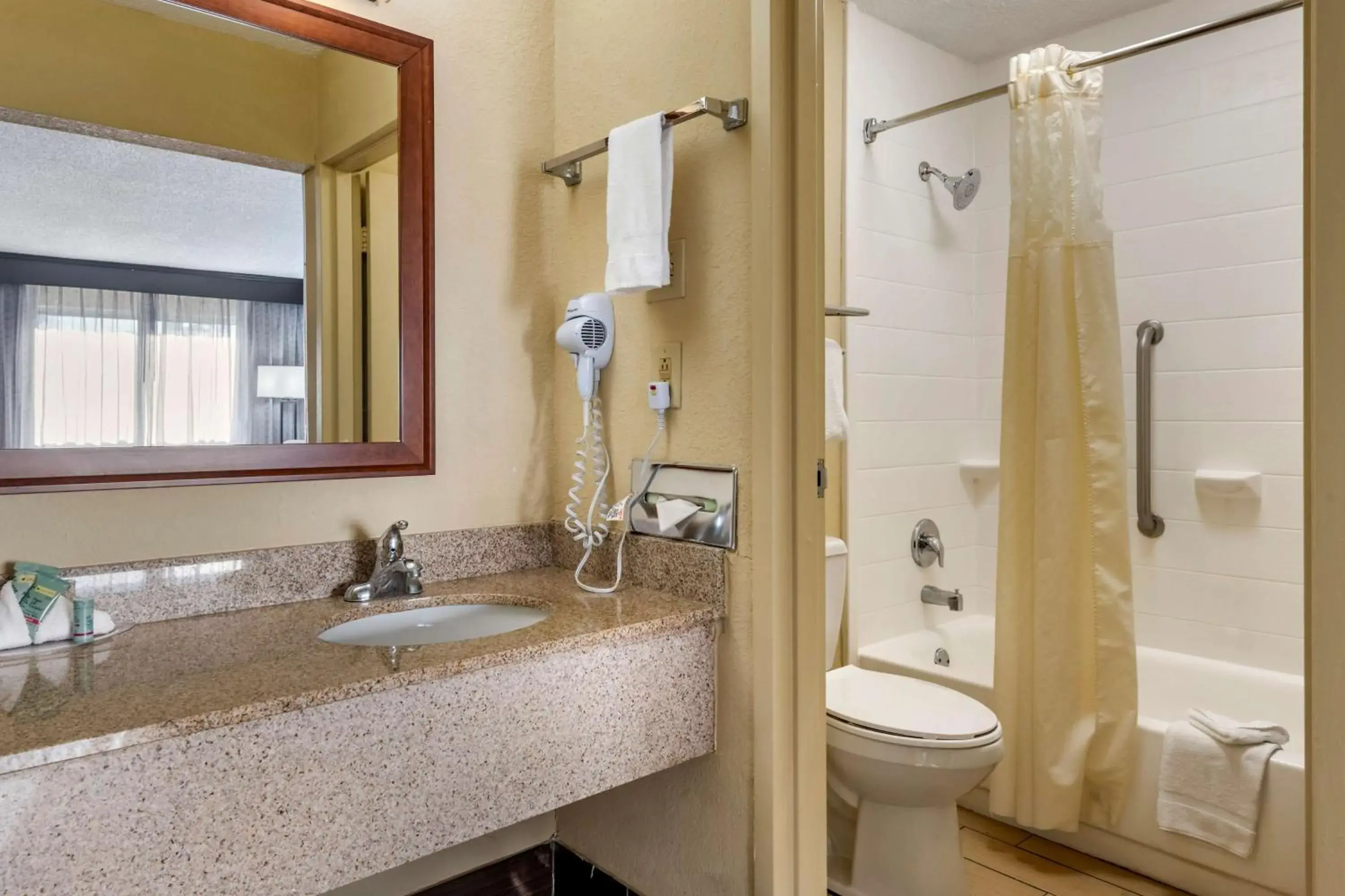 Bathroom in Best Western Downtown Stuart Bathroom in Best Western Downtown Stuart