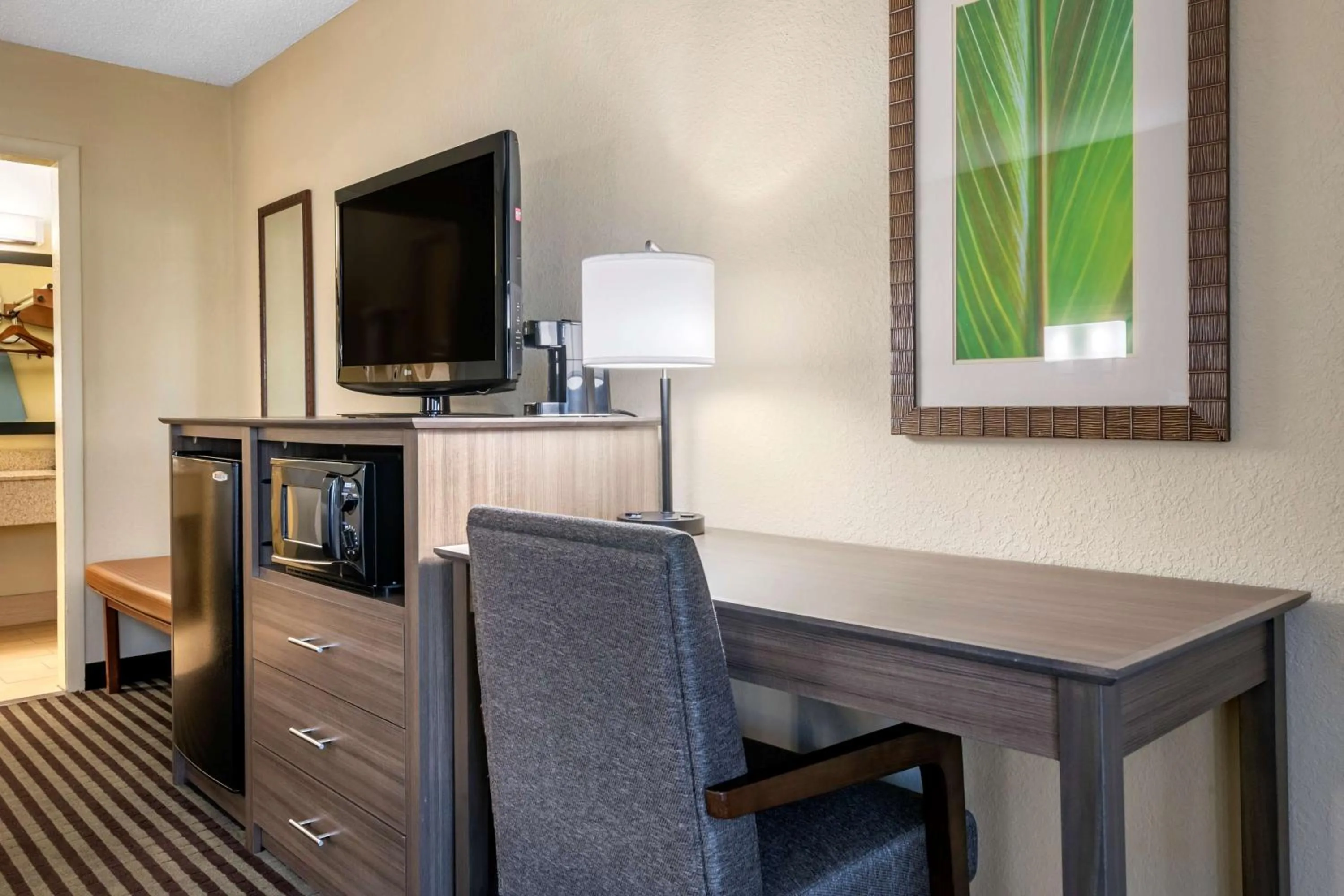 Photo of the whole room in Best Western Downtown Stuart