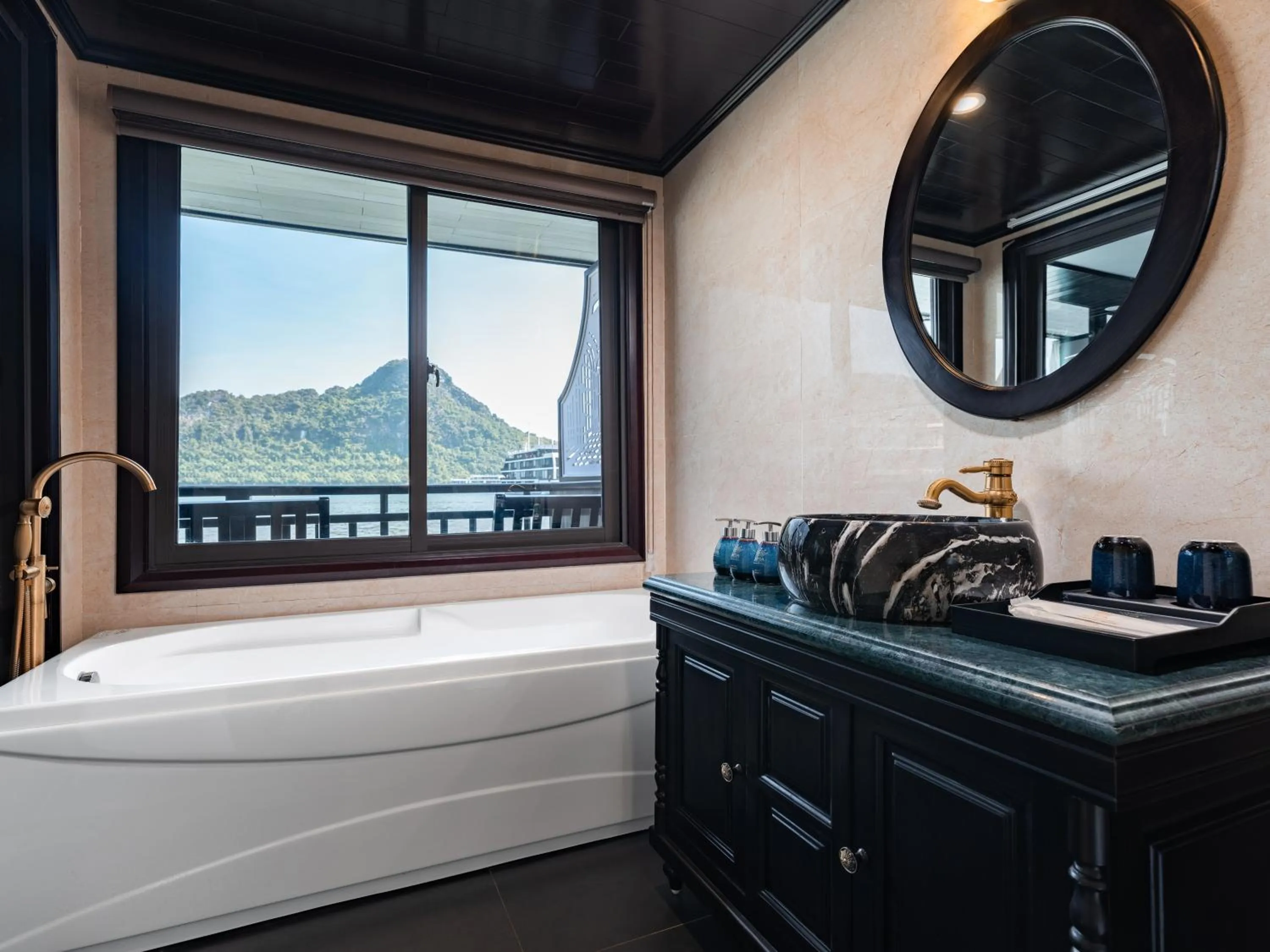 Bathroom in Rita Cruise