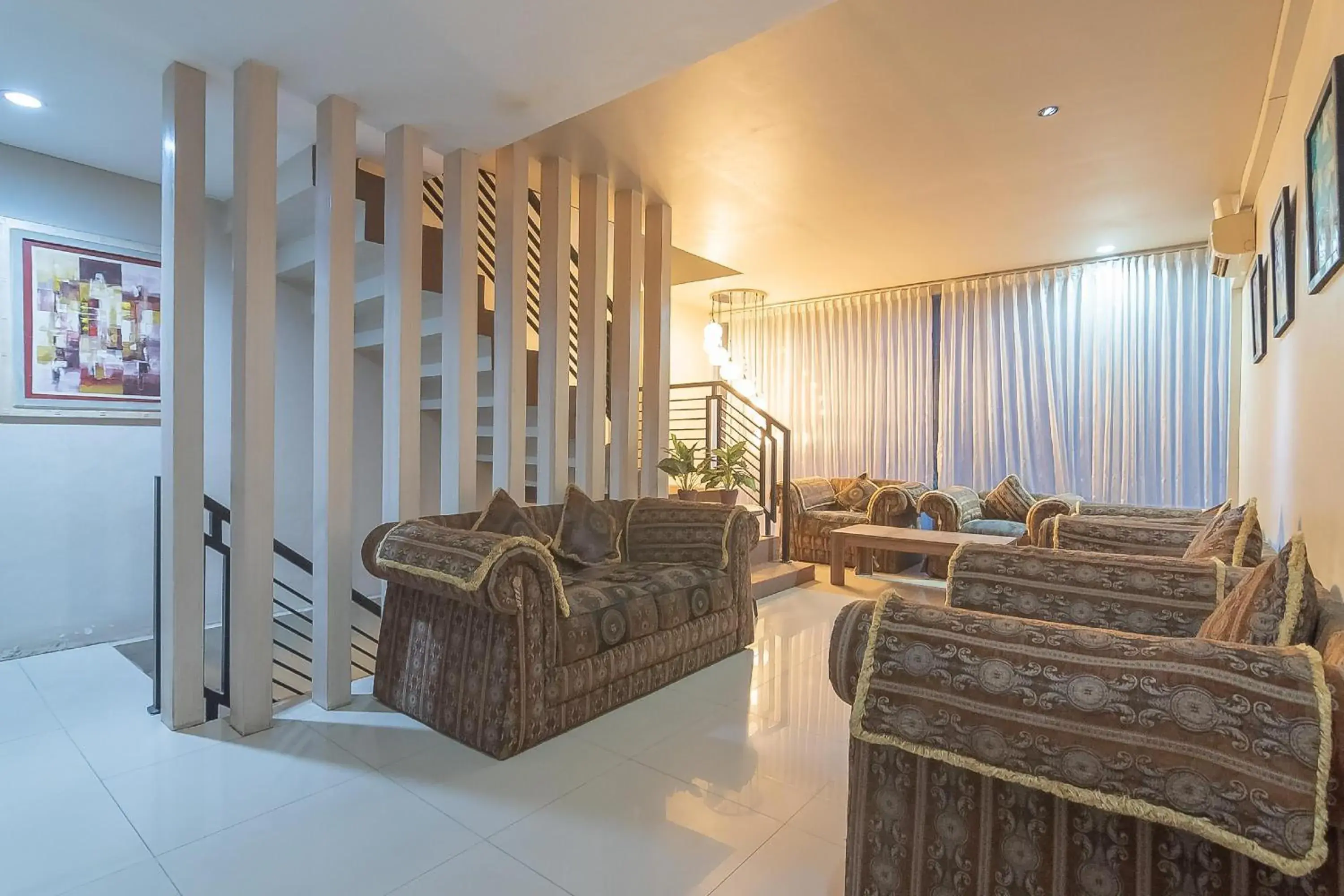 Living room in RedDoorz Plus near Sepinggan Airport 3 Balikpapan Living room in RedDoorz Plus near Sepinggan Airport 3 Balikpapan