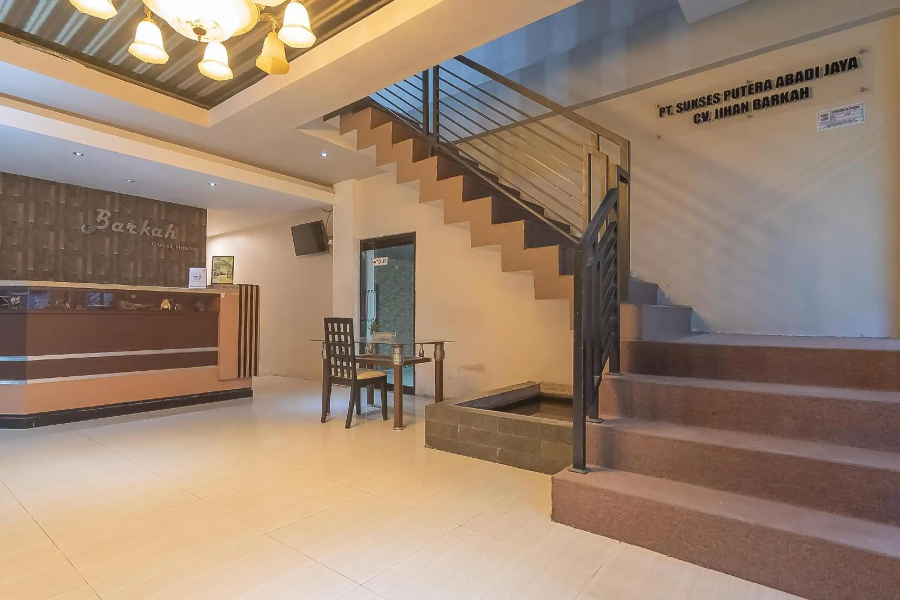 Lobby or reception in RedDoorz Plus near Sepinggan Airport 3 Balikpapan Lobby or reception in RedDoorz Plus near Sepinggan Airport 3 Balikpapan