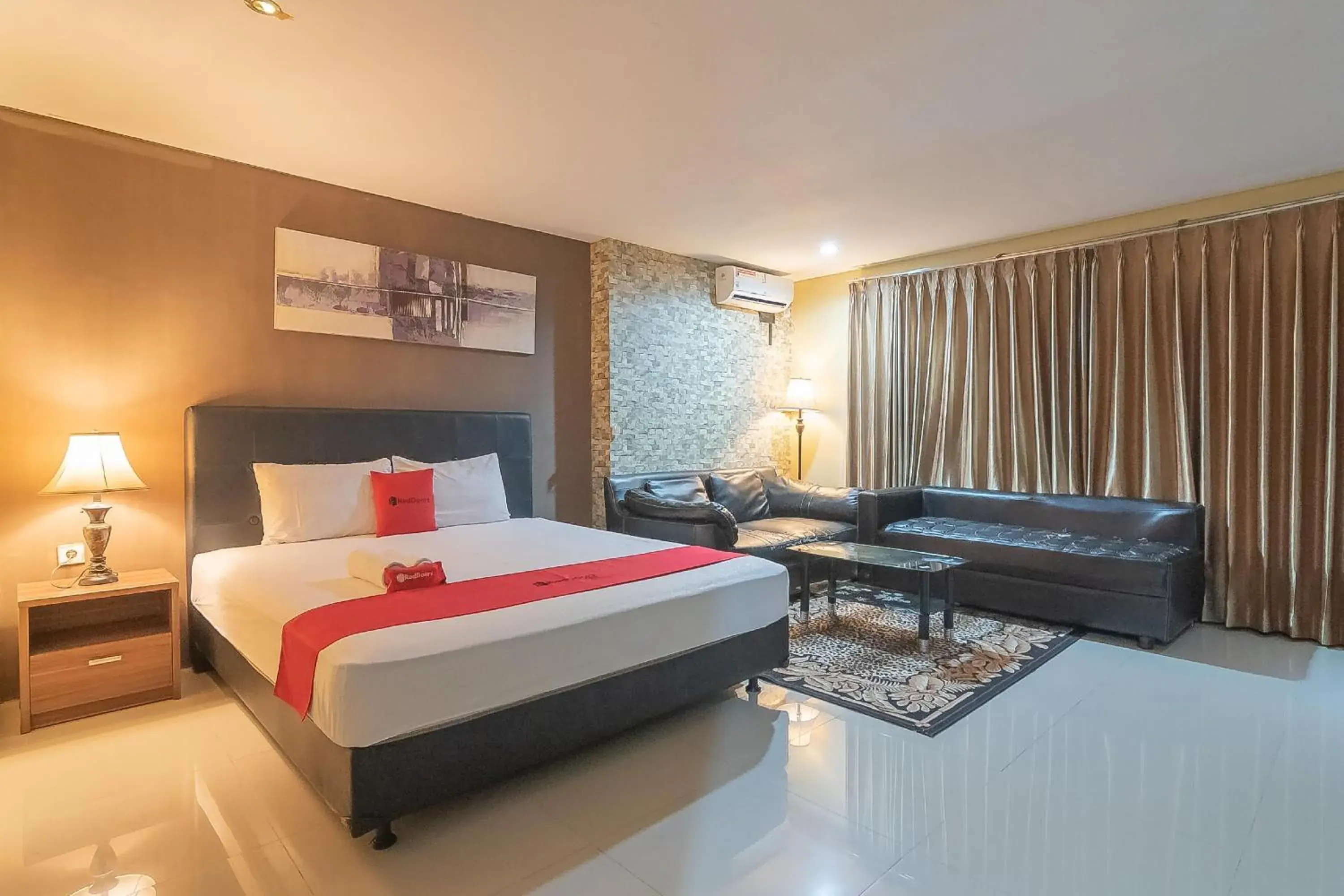 Bedroom, Bed in RedDoorz Plus near Sepinggan Airport 3 Balikpapan Bedroom, Bed in RedDoorz Plus near Sepinggan Airport 3 Balikpapan