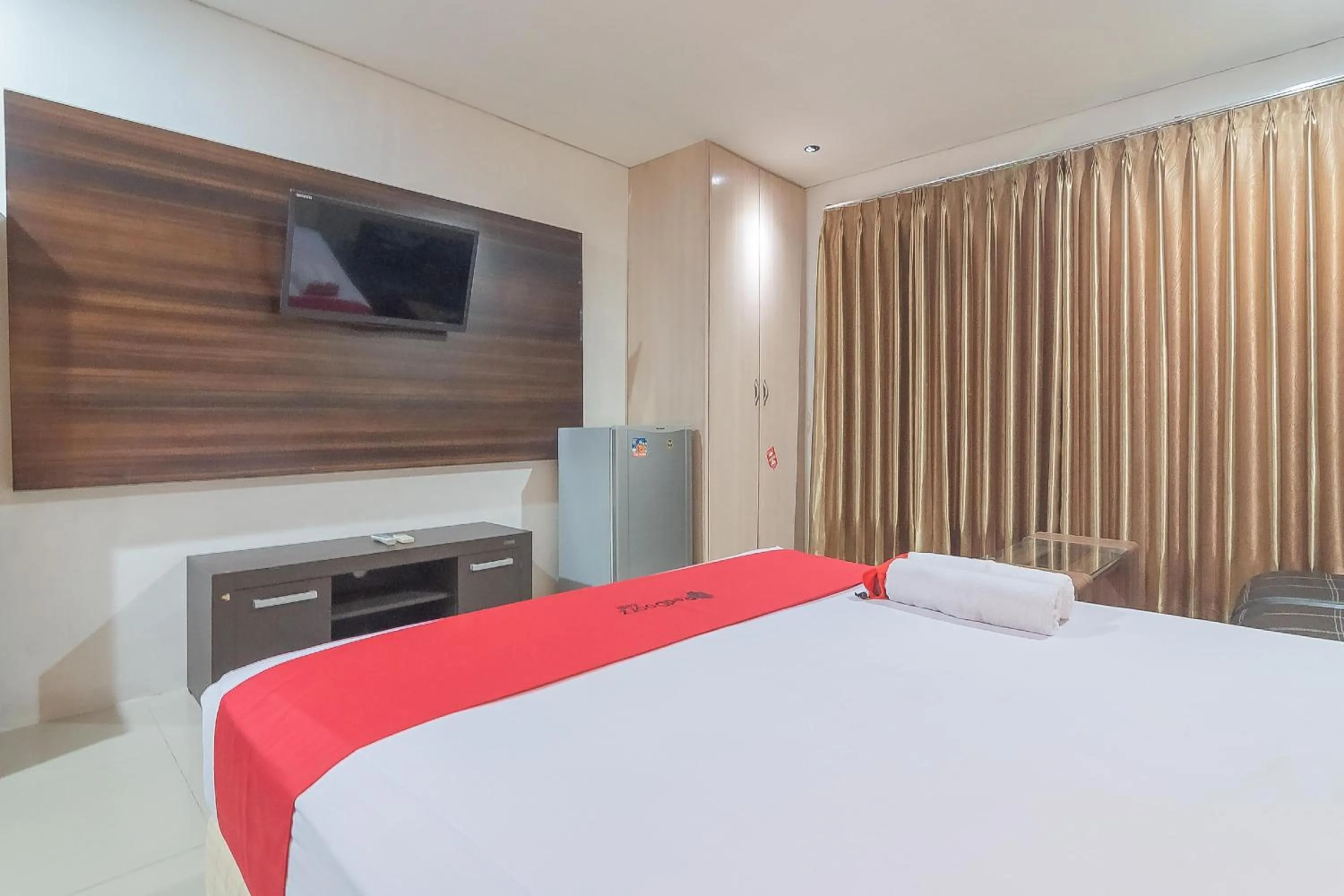 Bed in RedDoorz Plus near Sepinggan Airport 3 Balikpapan