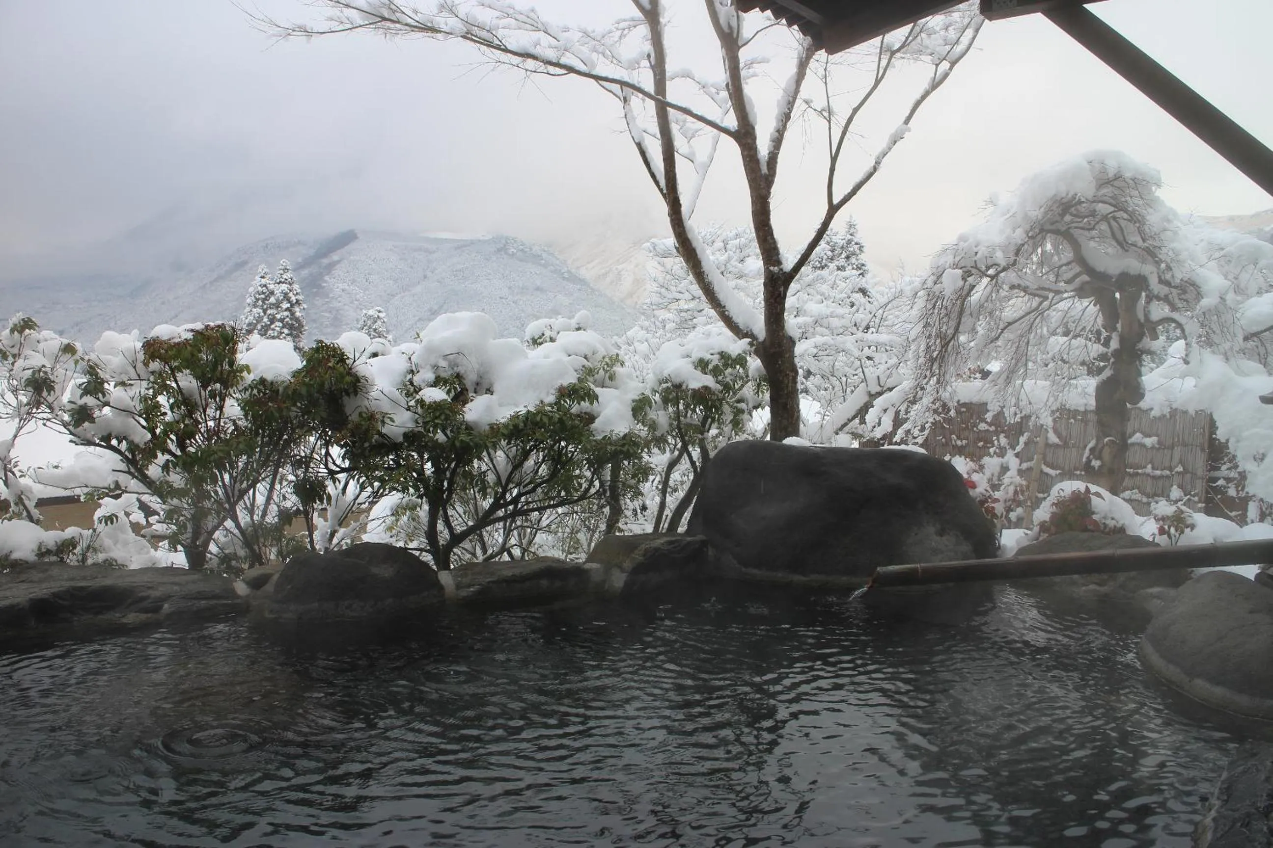 Winter in Yufuin-Sanso Waremokou
