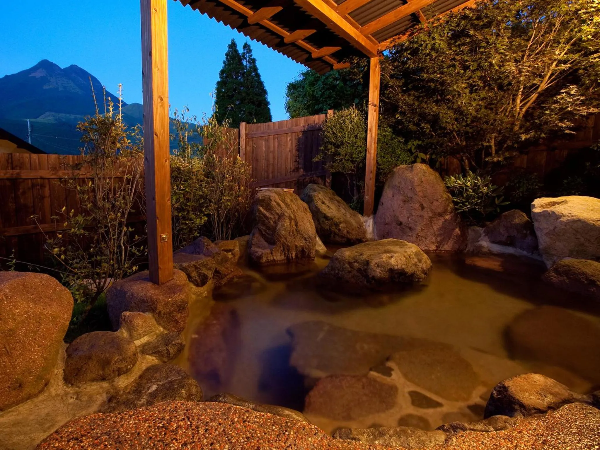 Hot Spring Bath in Yufuin-Sanso Waremokou
