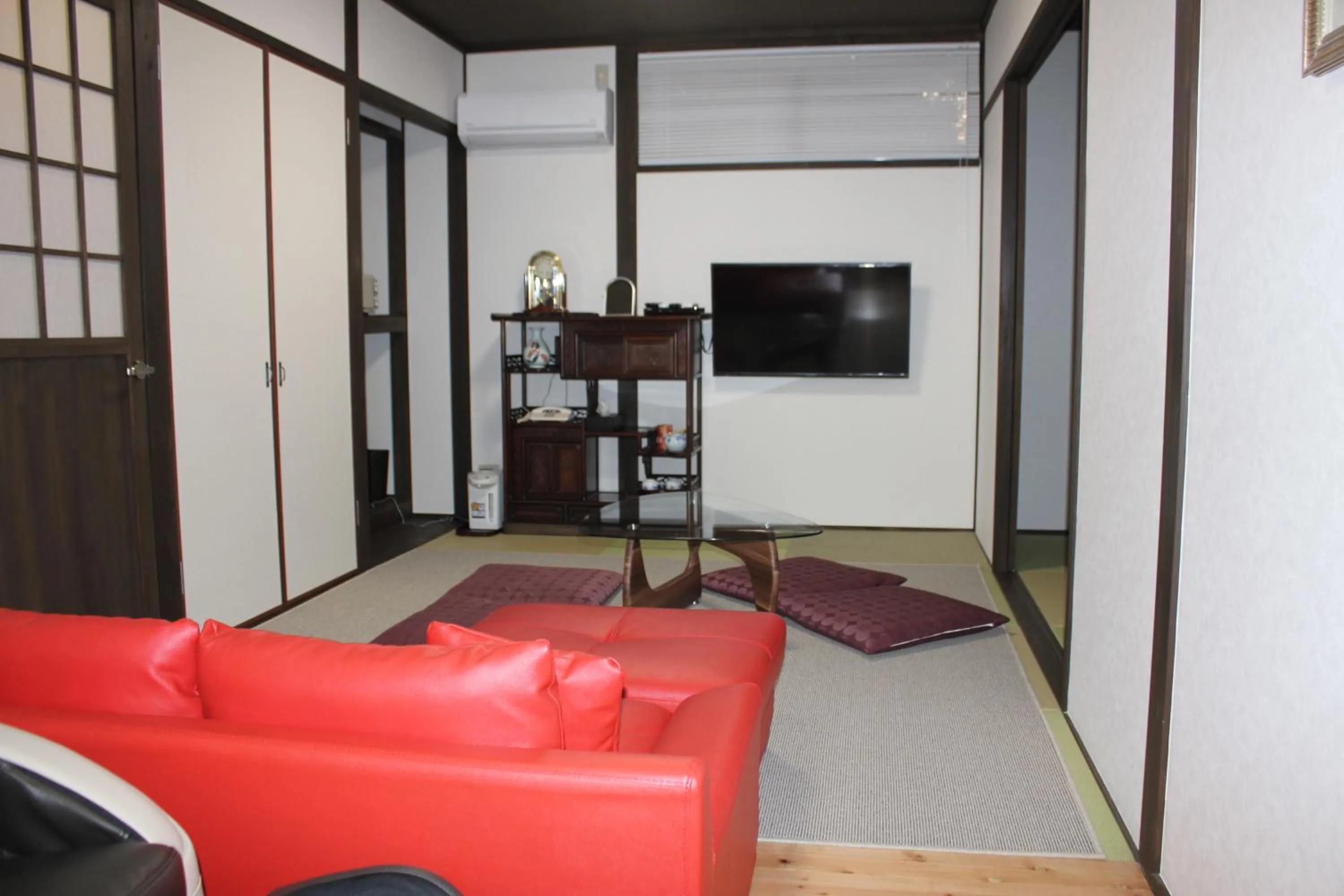 Seating area in Yufuin-Sanso Waremokou