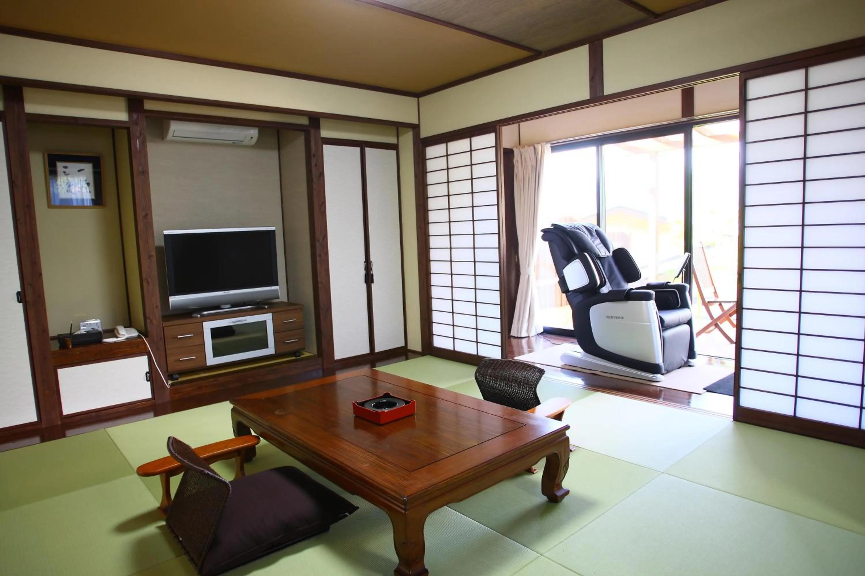 Photo of the whole room in Yufuin-Sanso Waremokou