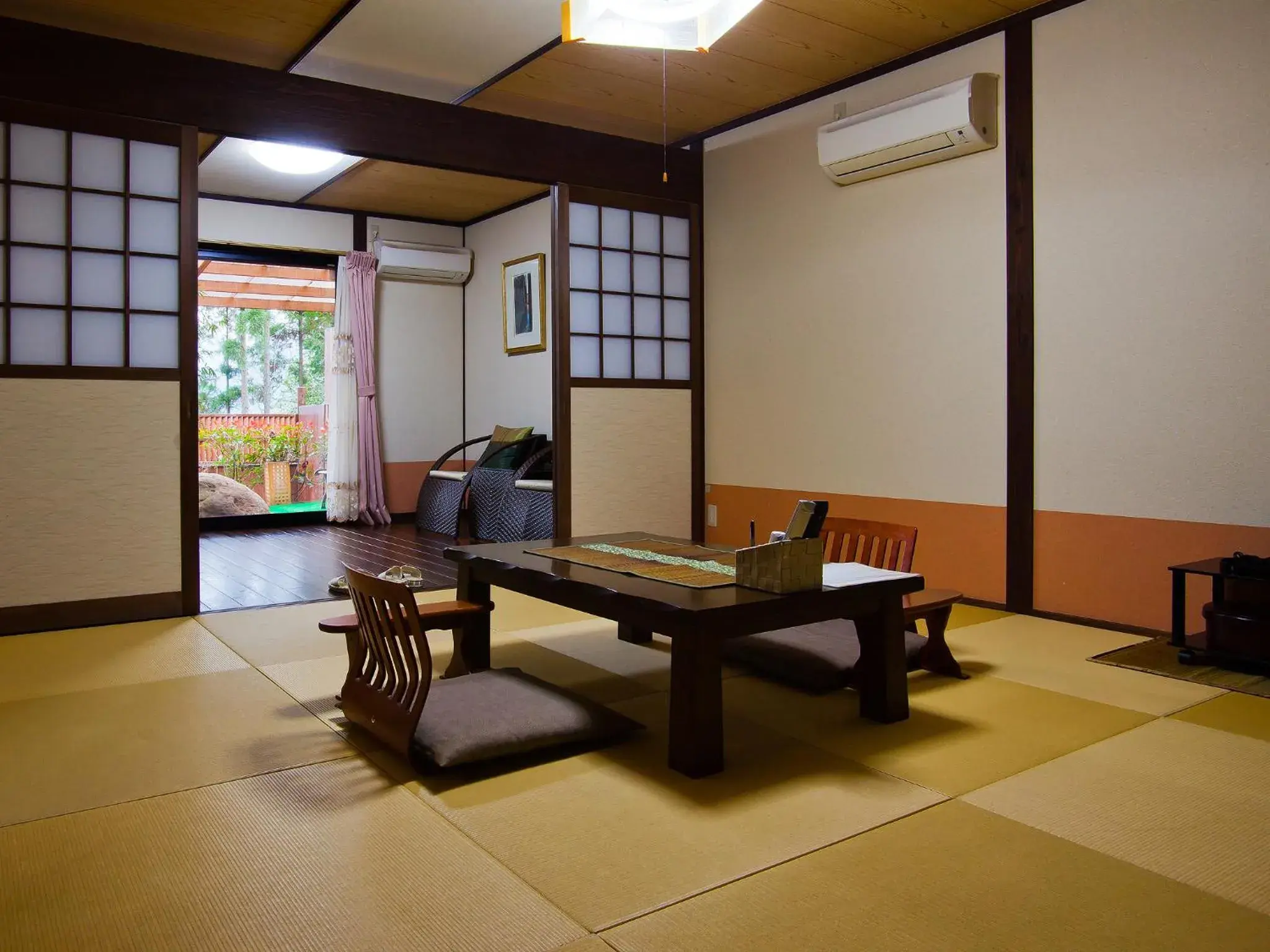 Photo of the whole room in Yufuin-Sanso Waremokou Photo of the whole room in Yufuin-Sanso Waremokou