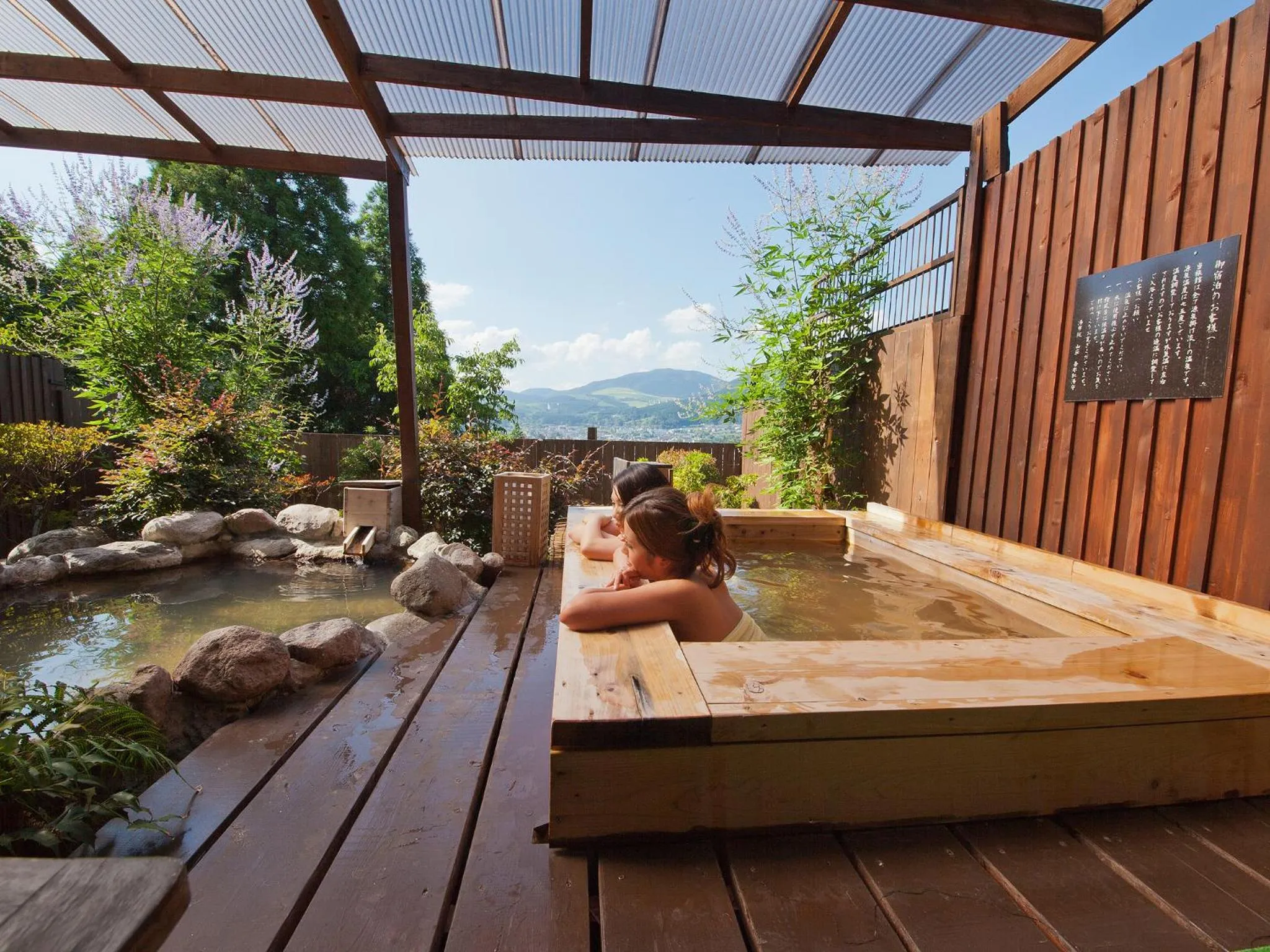 Hot Spring Bath in Yufuin-Sanso Waremokou
